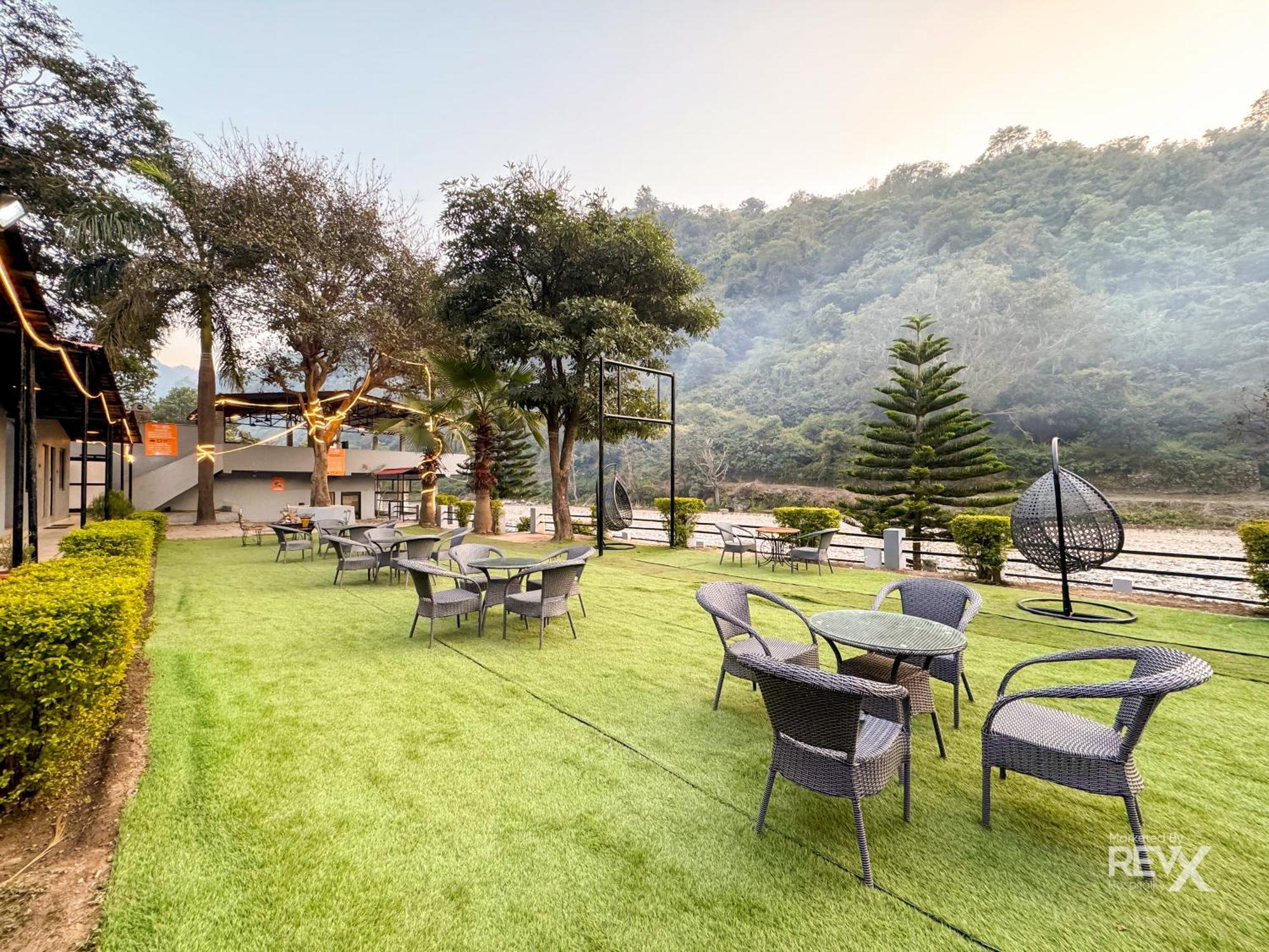 Euphoric River Resort 3*