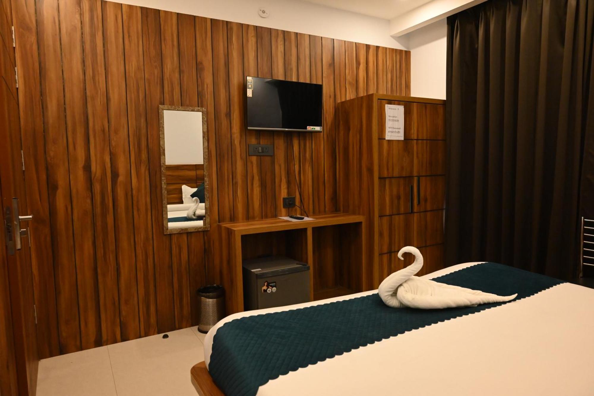 Vaidik Ganga Hotel Rishikesh