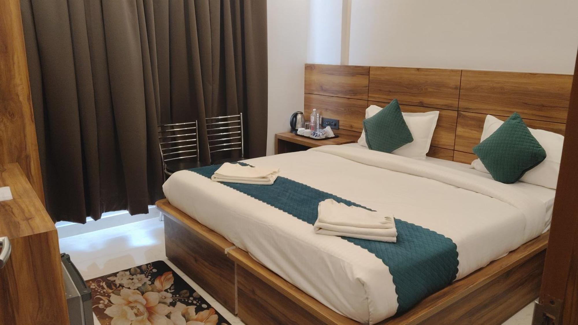 Vaidik Ganga 3*