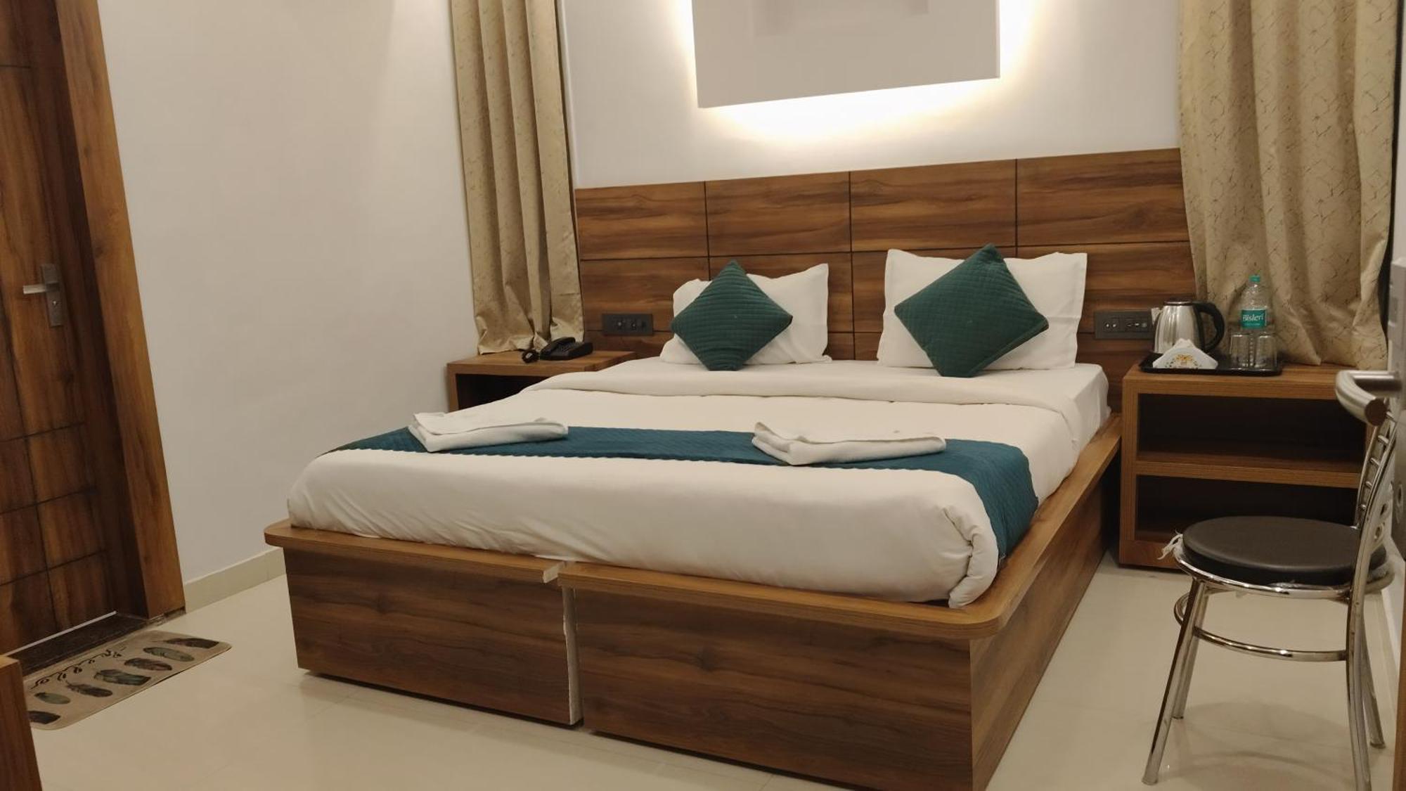 Vaidik Ganga Hotel Rishikesh