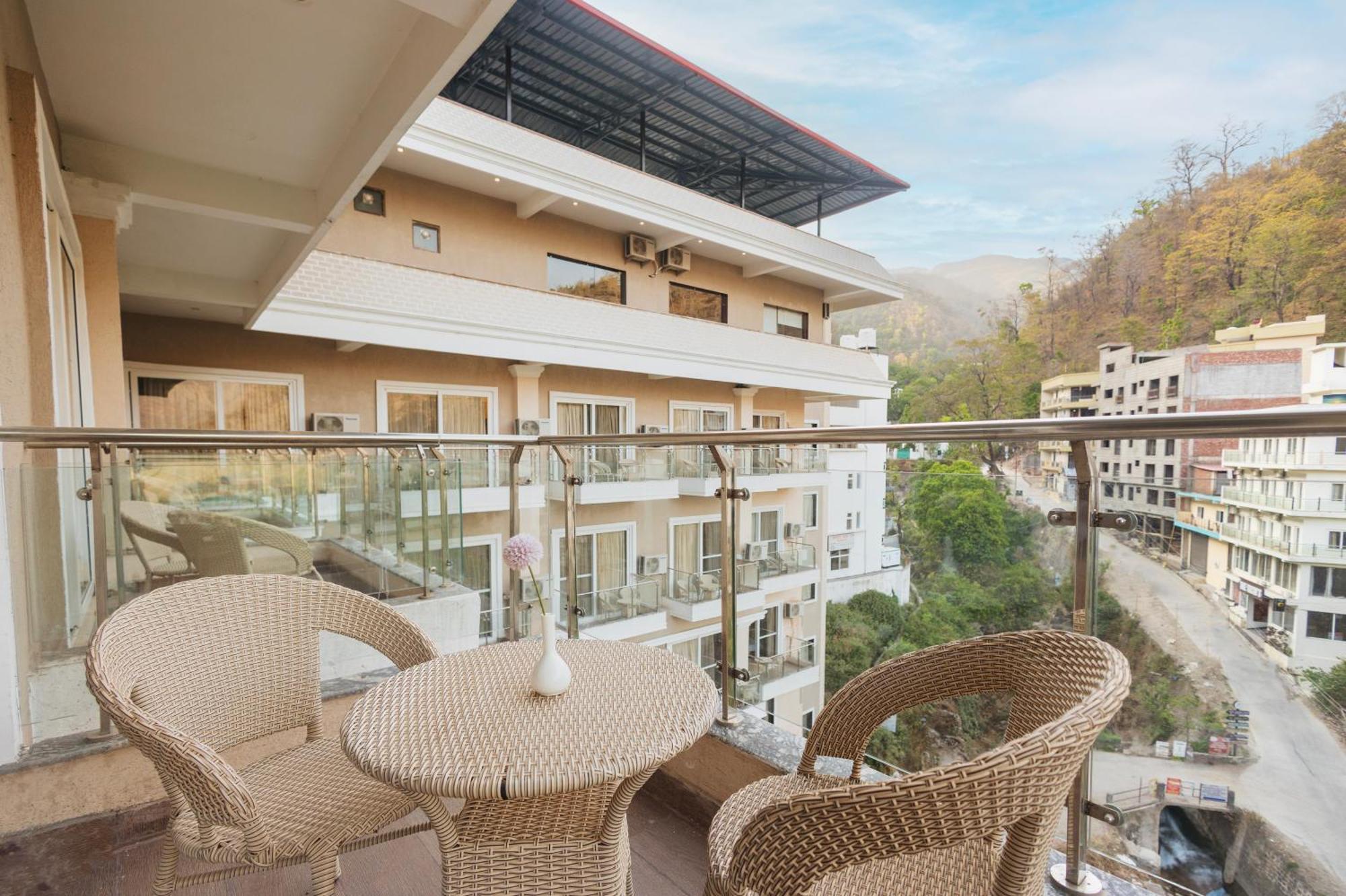 Stone Wood Hotel, Hotel 3*