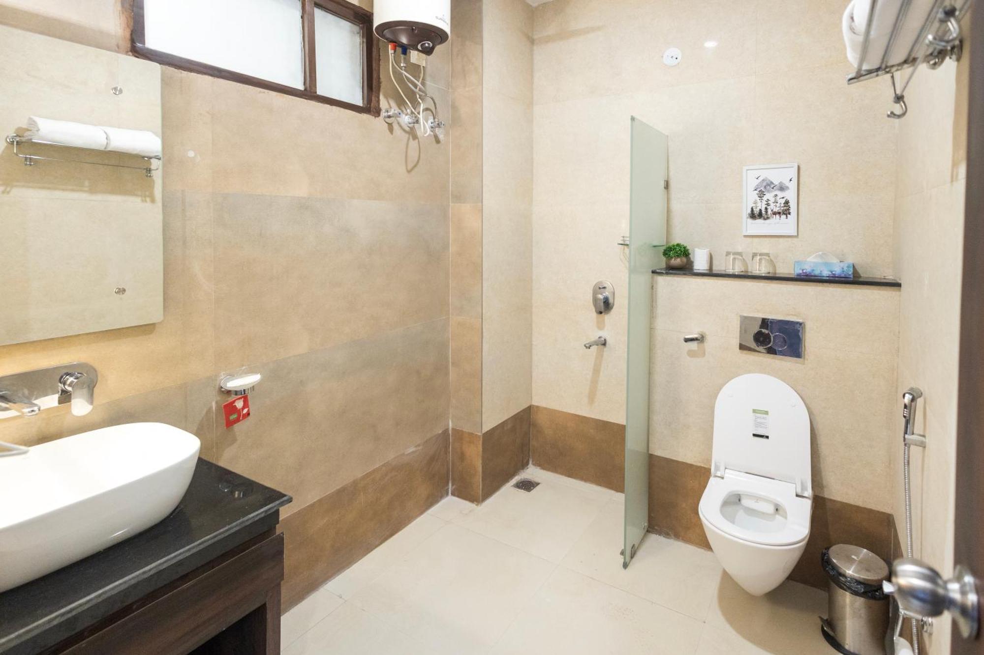 Stone Wood Hotel, Hotel