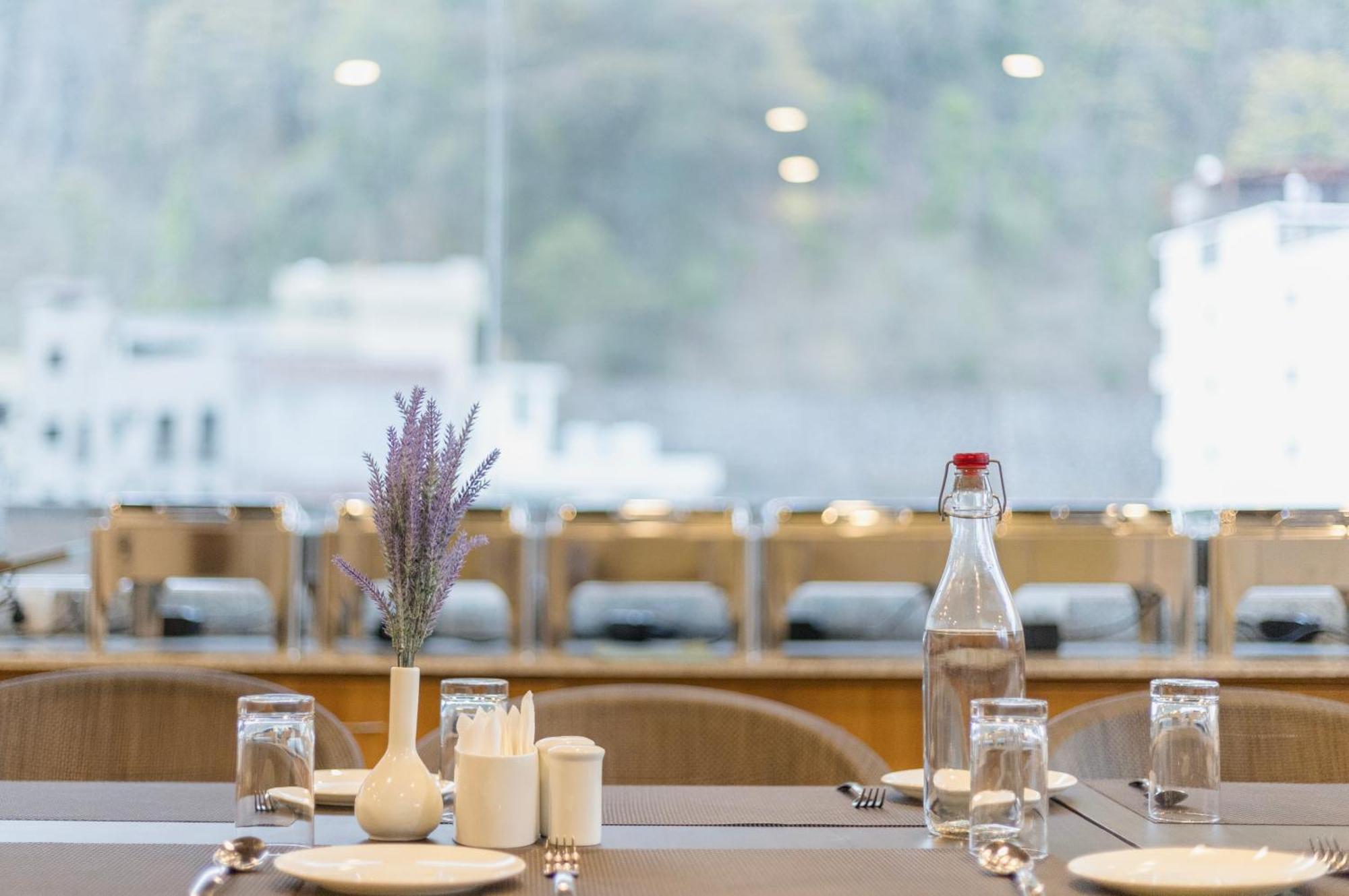 Stone Wood Hotel, 3*