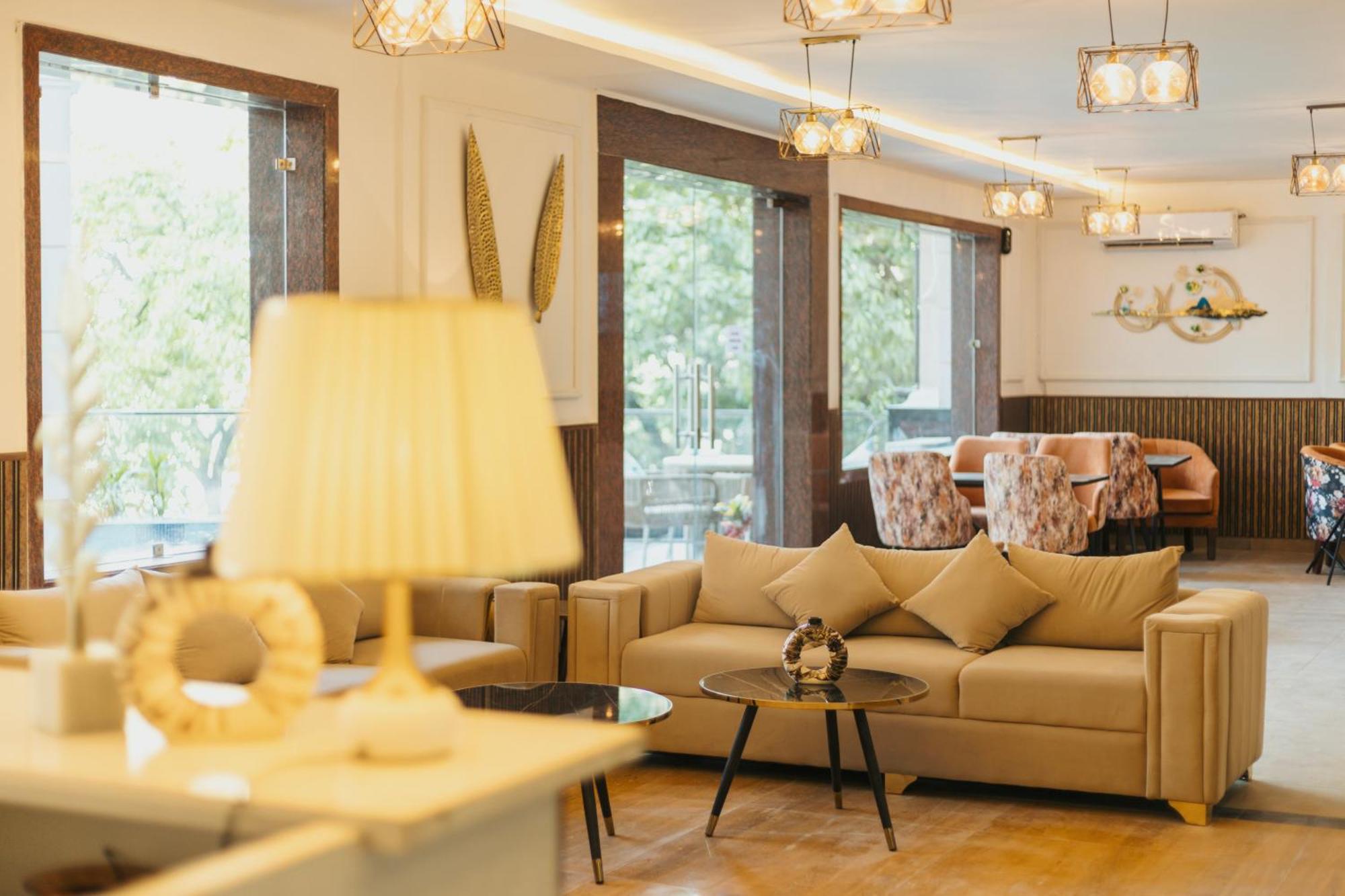Stone Wood Hotel, Hotel