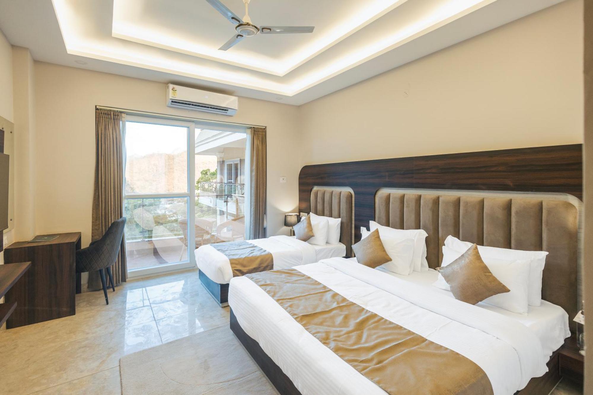 Stone Wood Hotel, Hotel 3*