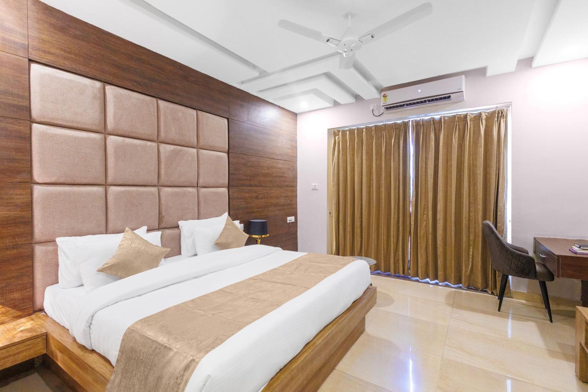 Stone Wood Hotel, 3*