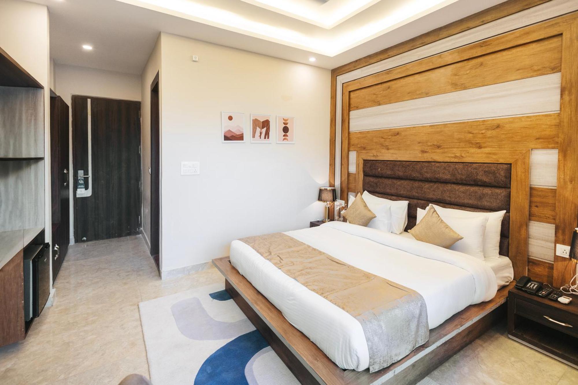 Stone Wood Hotel, Hotel 3*