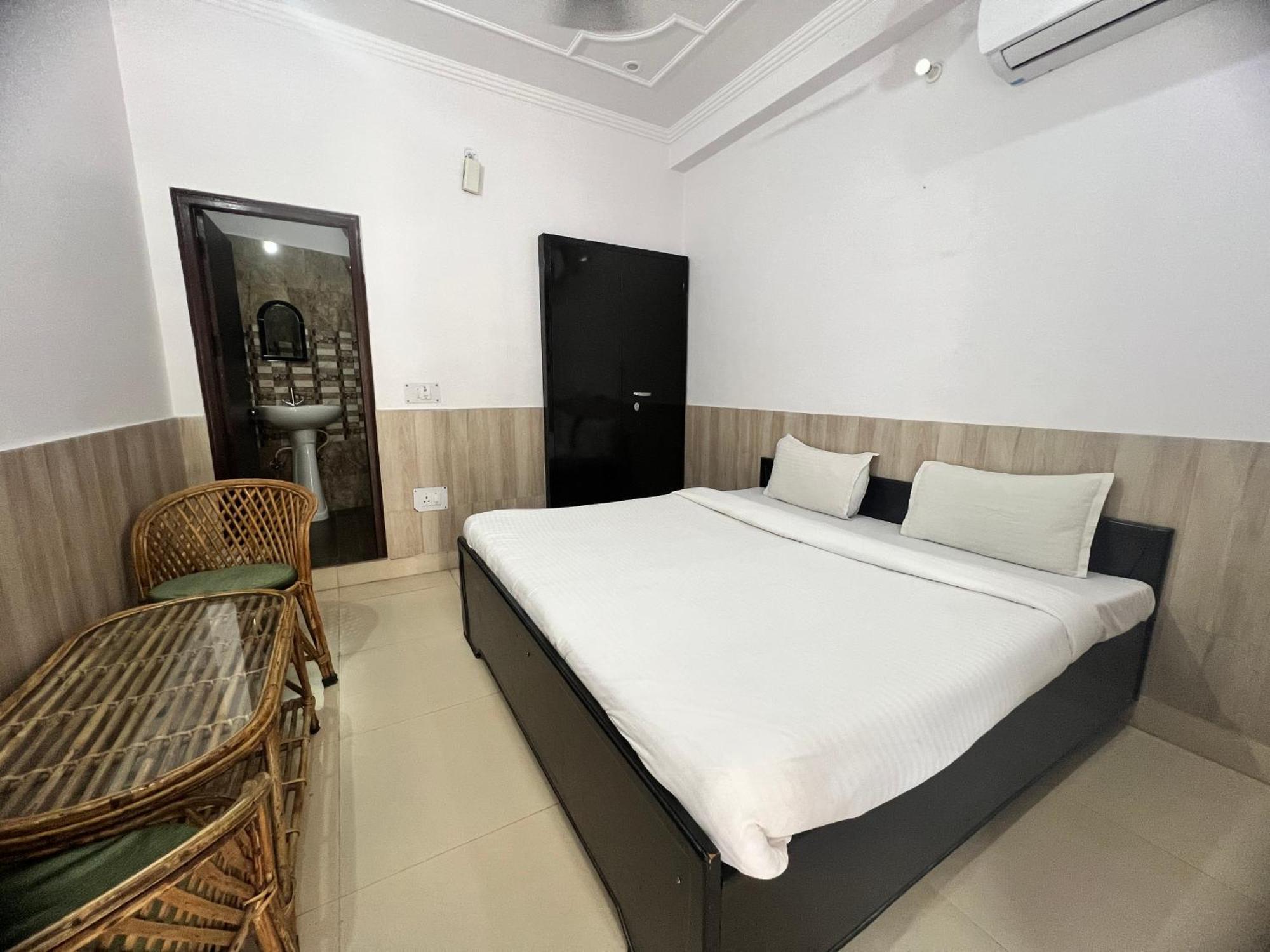 Hotel Tulsi 3*