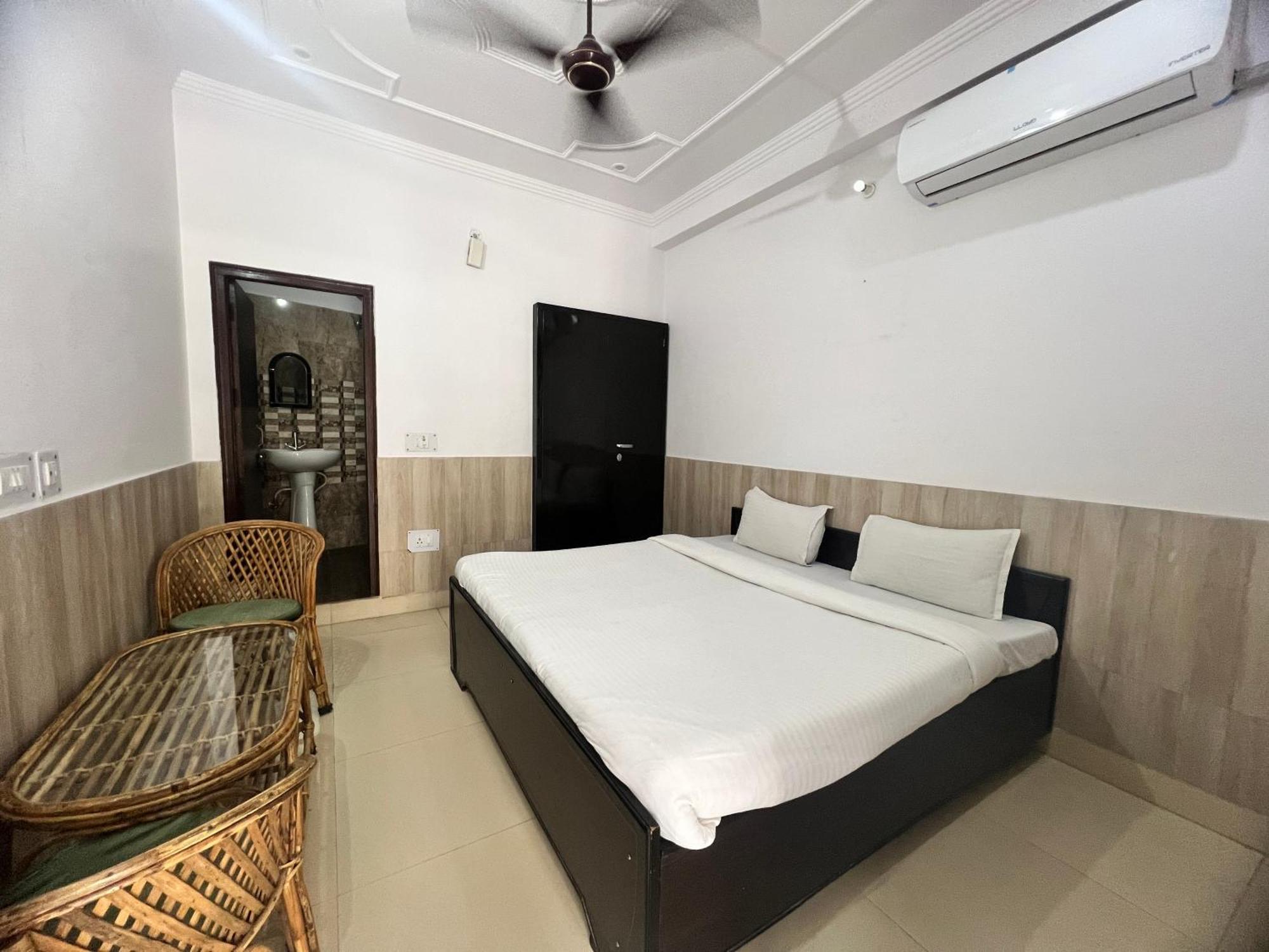 Hotel Tulsi 3*