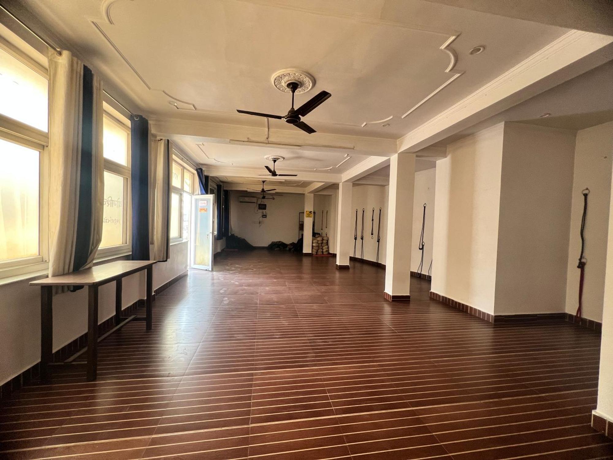 Hotel Tulsi 3*