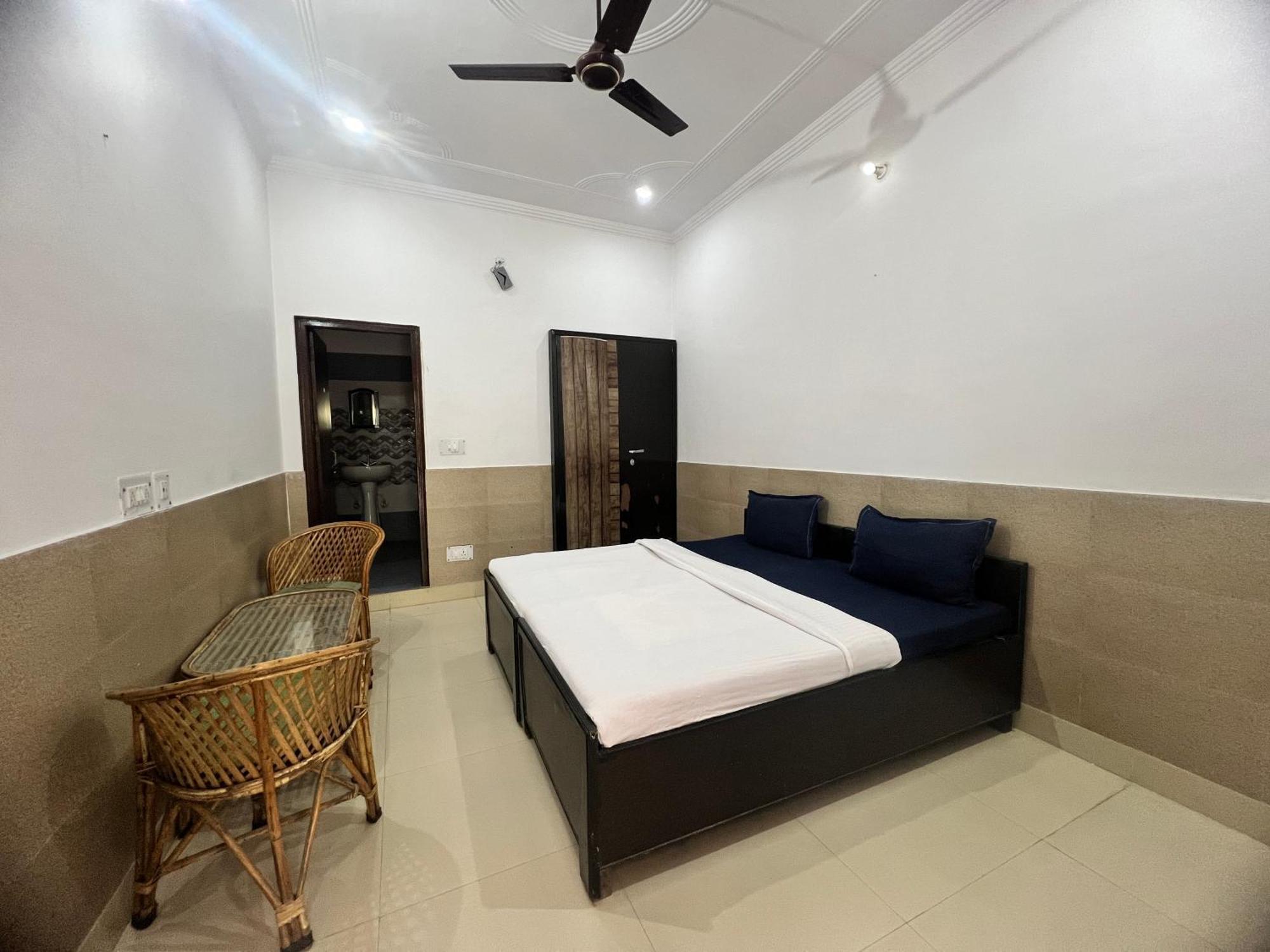 Hotel Tulsi 3*