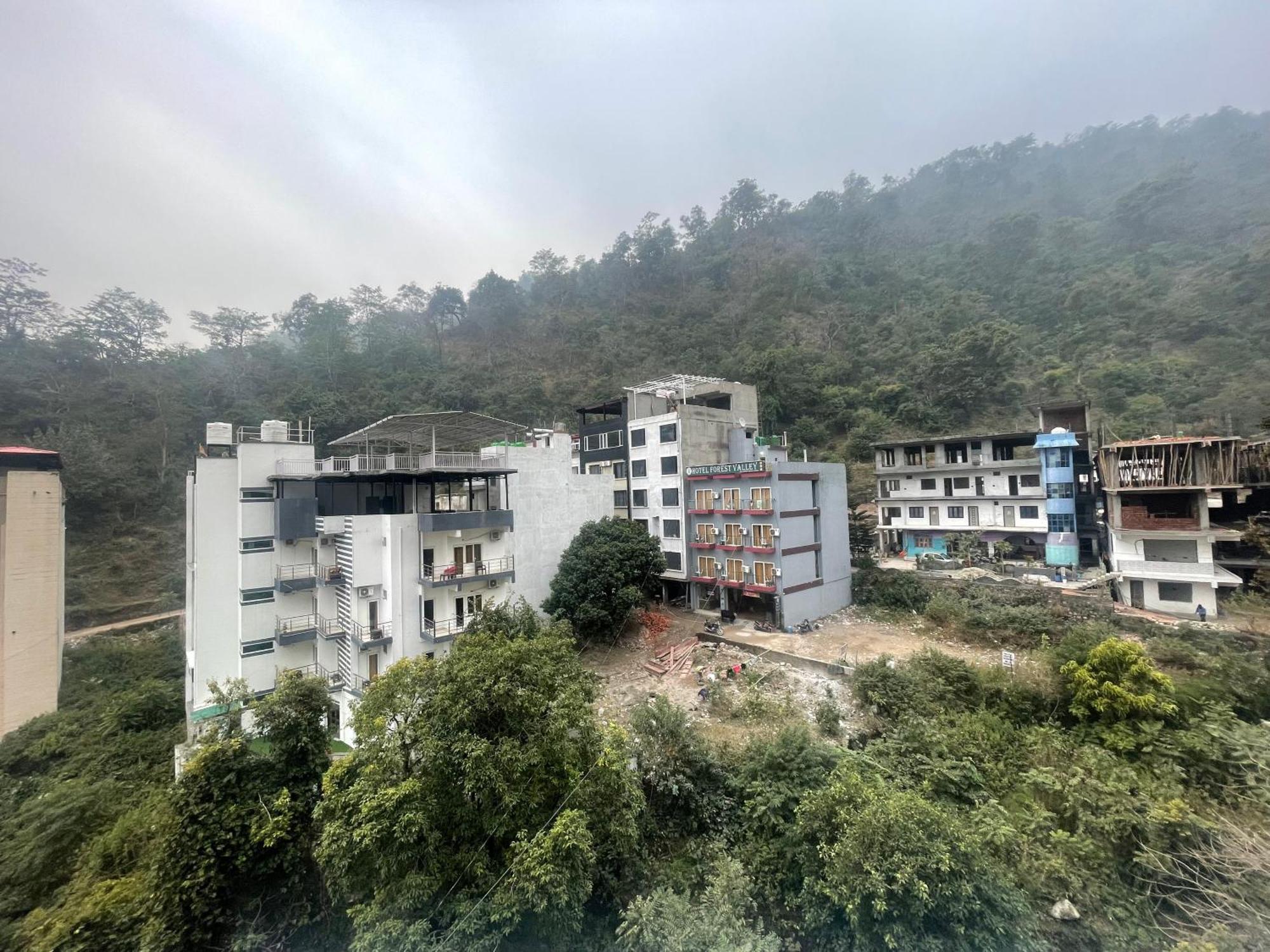 Check Homes Hotel