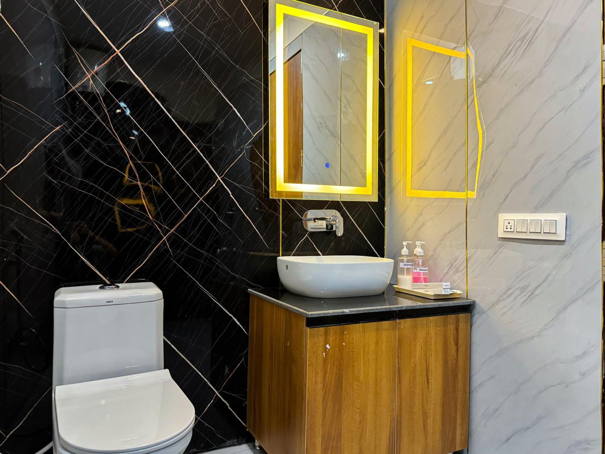 Hotel Residency By Euphoric Near Neer Waterfall Rishikesh