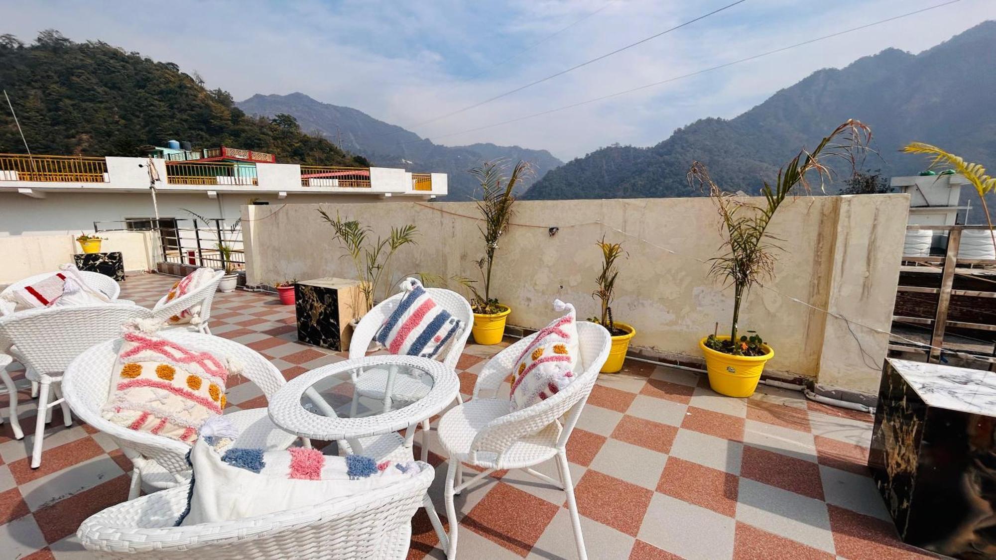 Perfect Stayz Hills Hotel 3*