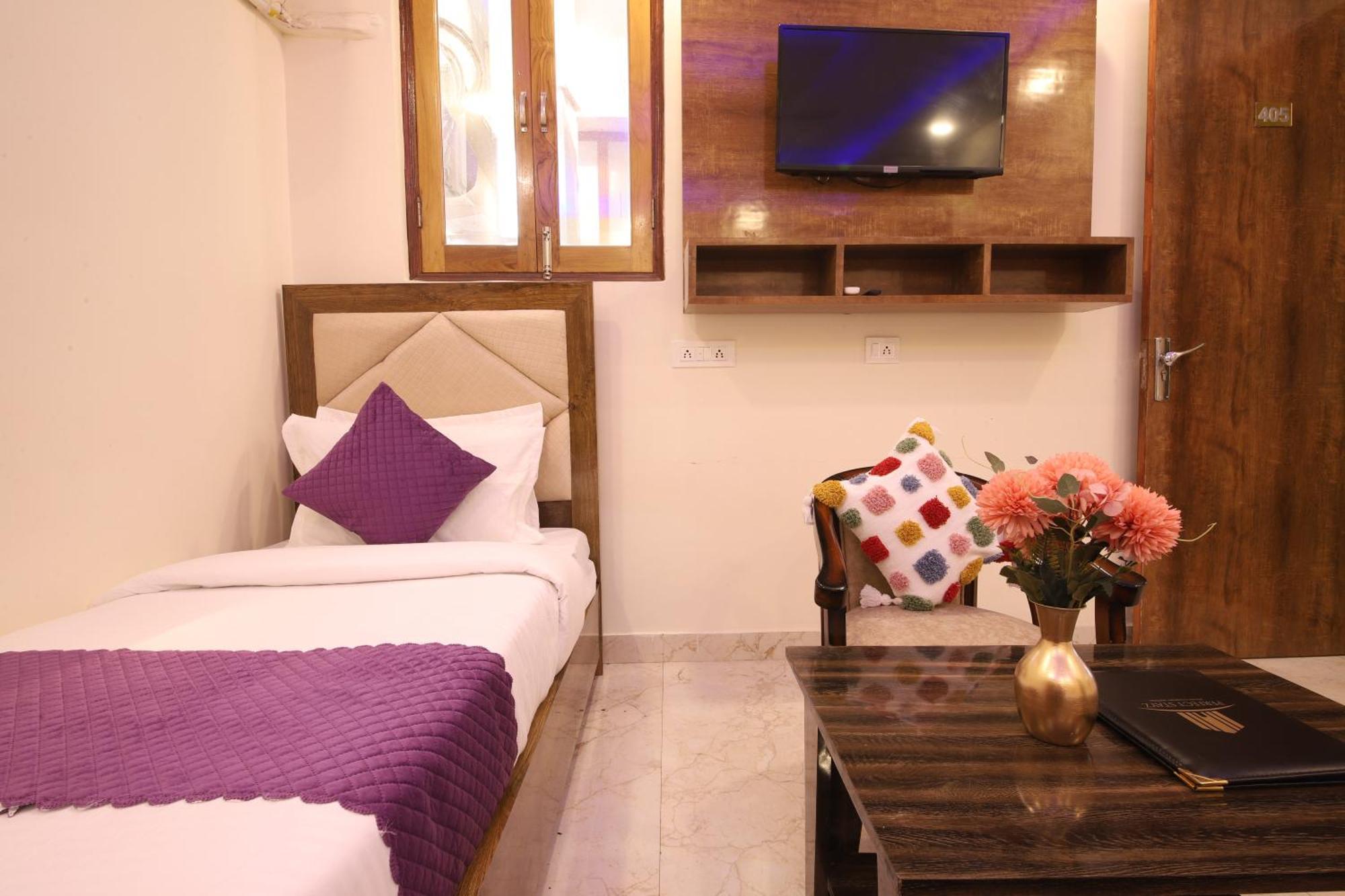 Perfect Stayz Hills Hotel 3*