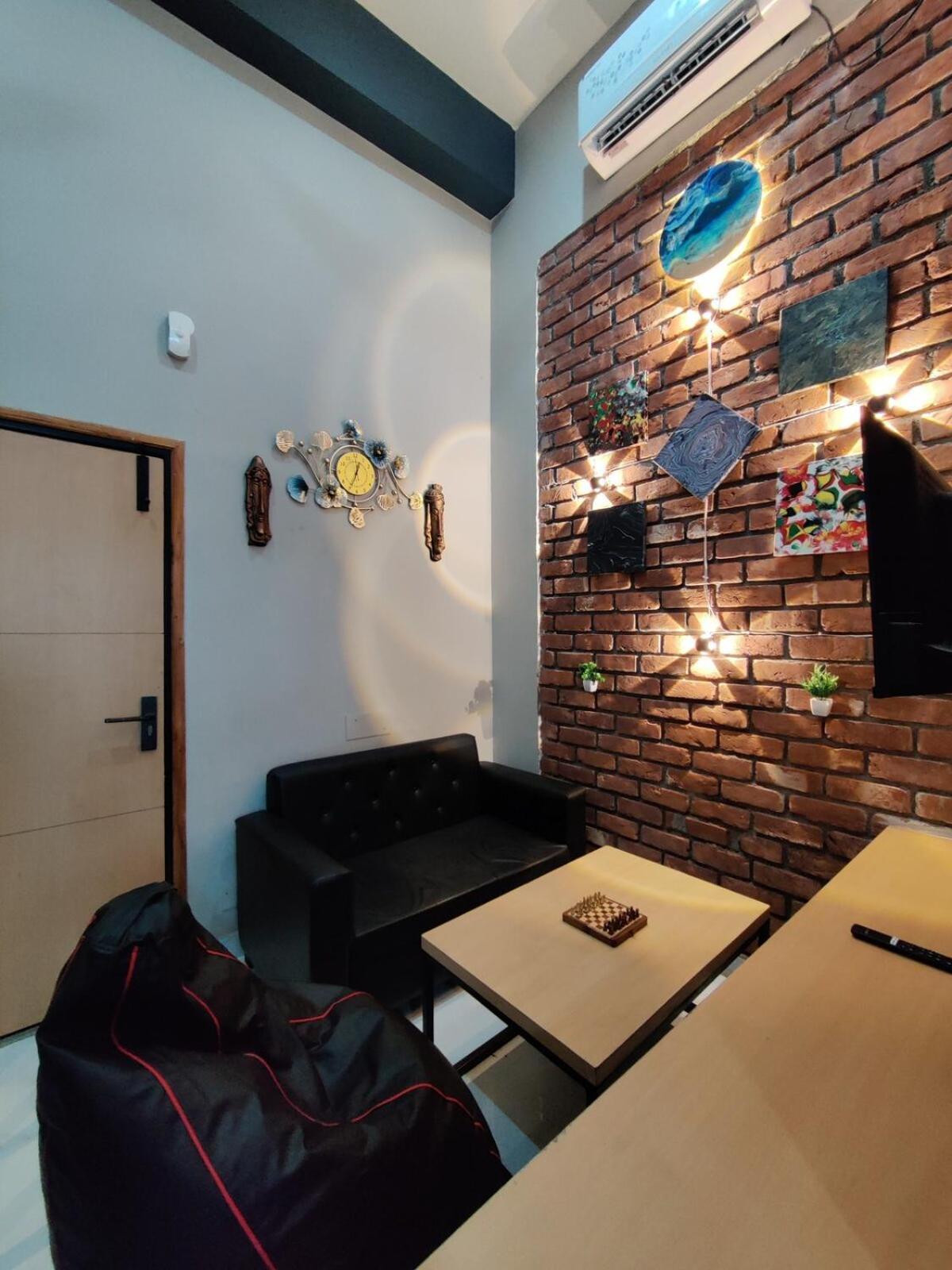 Apartment Zen Haven - Luxury Ganga Access & Mountain View