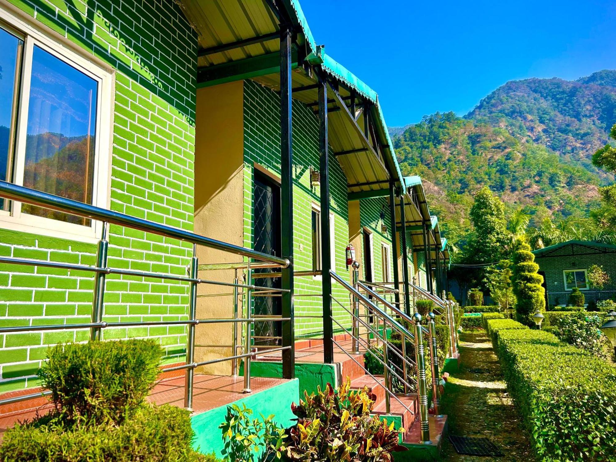 Camp Brook - Luxury In