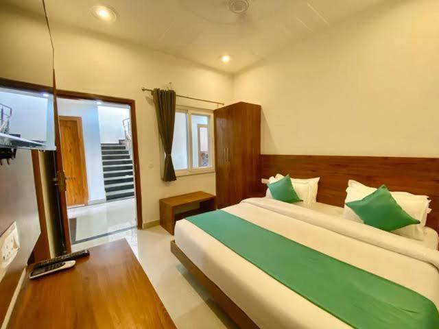 Triple One Tapovan Rishikesh,near Laxman Jhula 3*