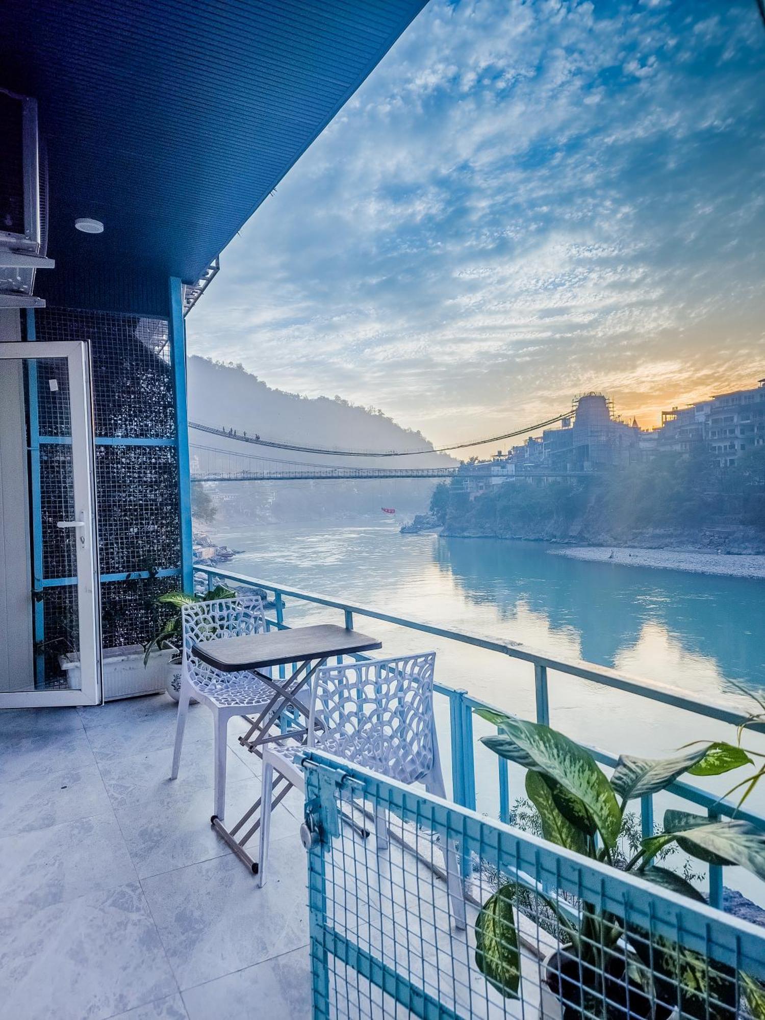 Karwaan By The Ganges
