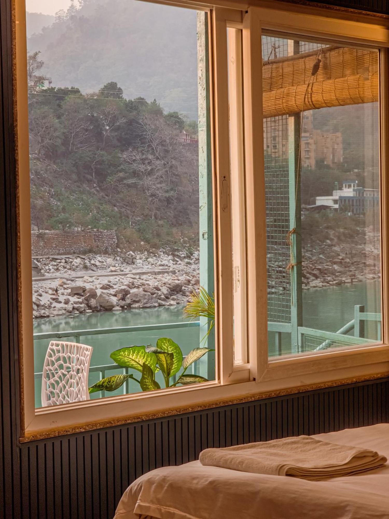 Karwaan By The Ganges *