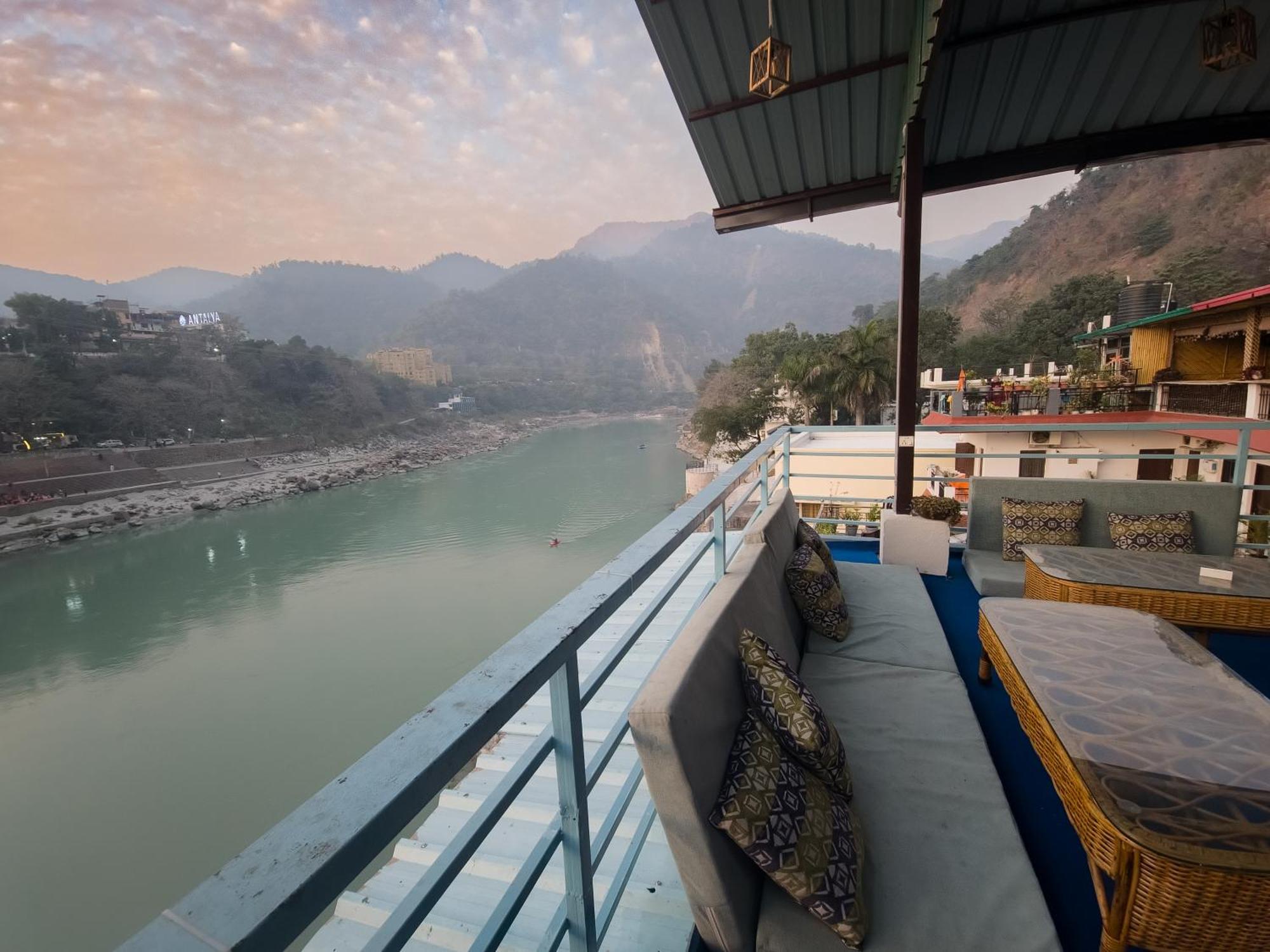 Karwaan By The Ganges