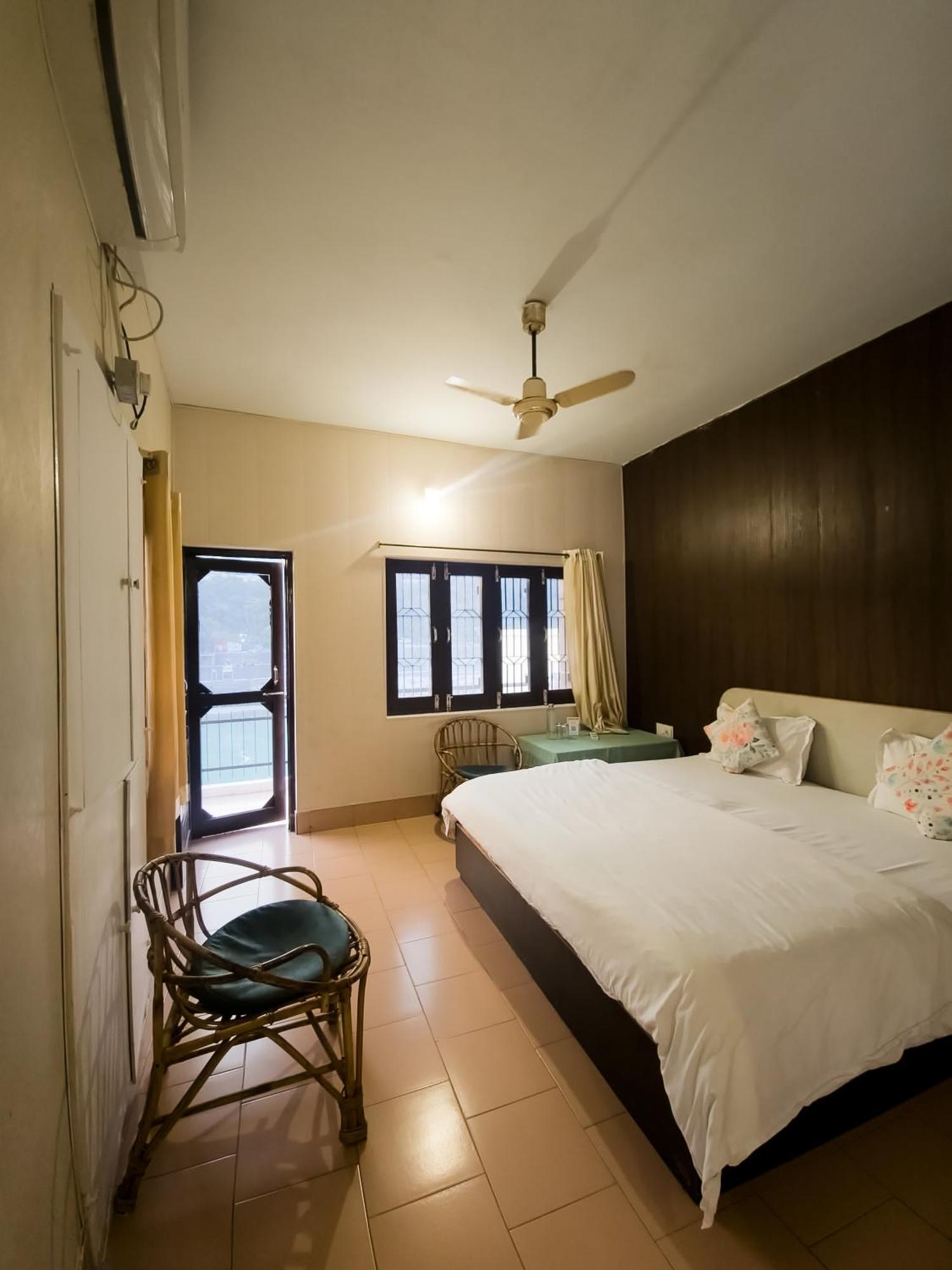 Hostel Karwaan By The Ganges