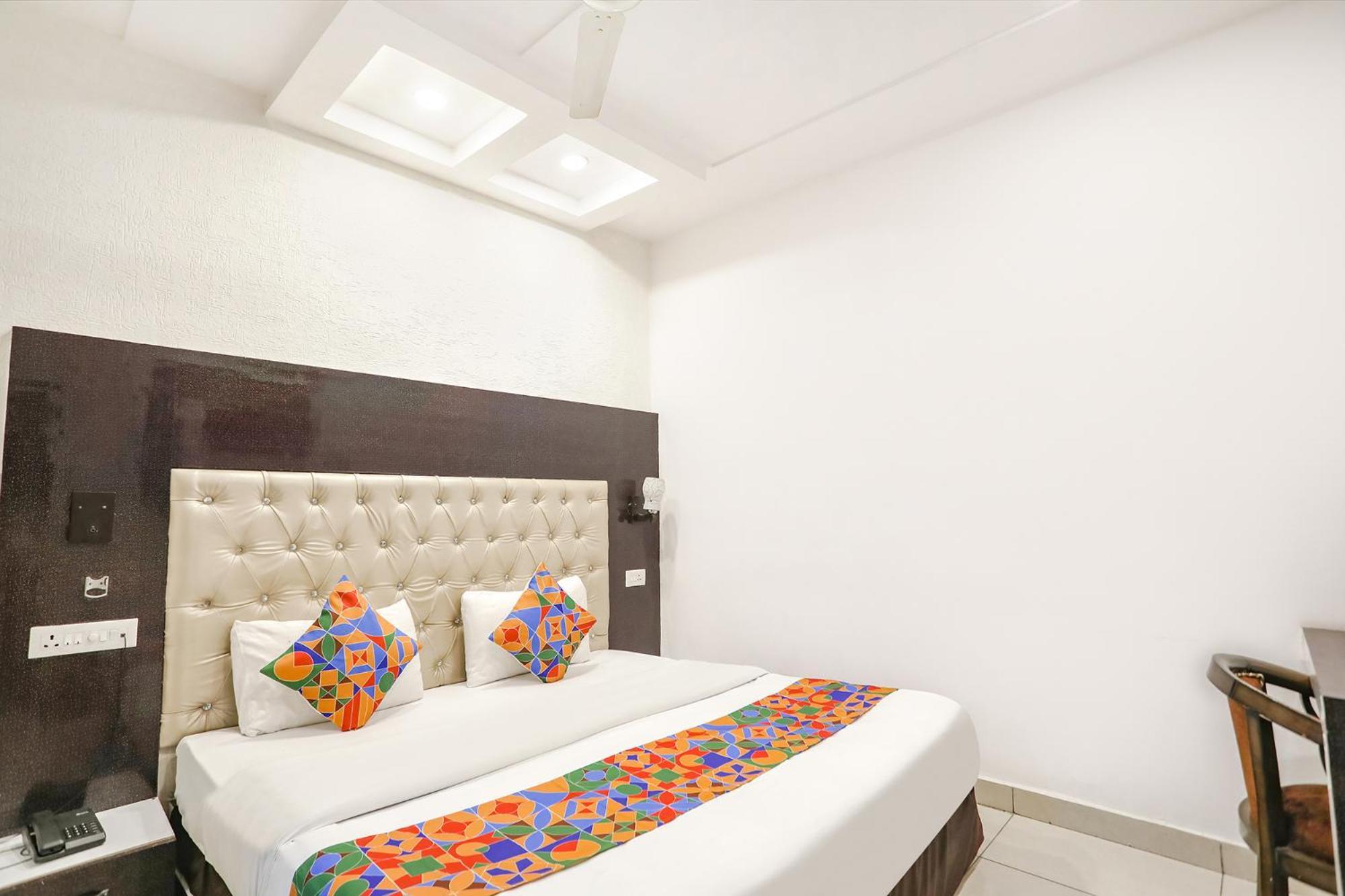 Hotel Fabhotel Madhuban