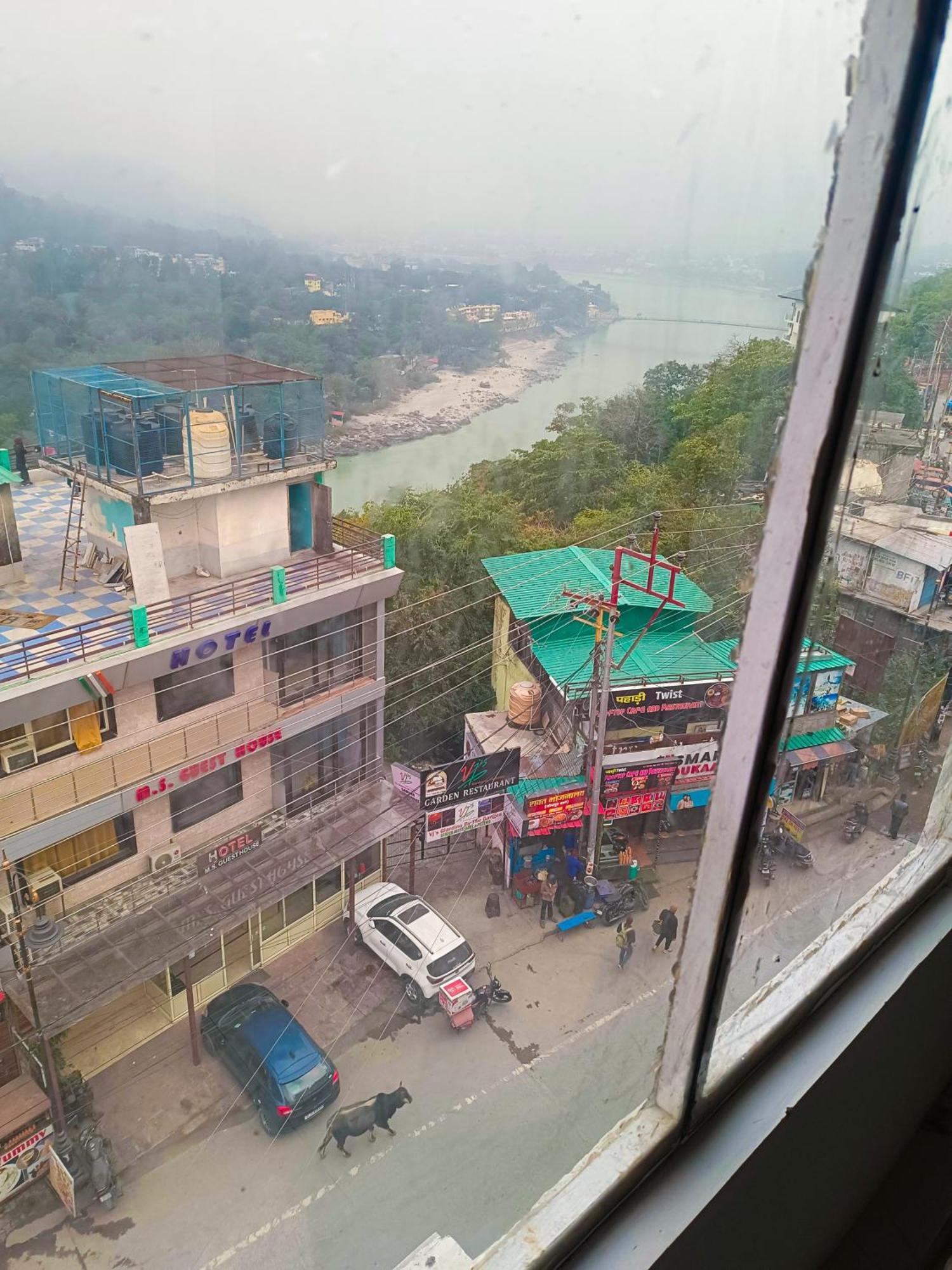 Shubhra Heights !! Near Laxman Jhulla # Near Bus Stand & Railway Station # Prime Location Tapovan 4* Rishikesh