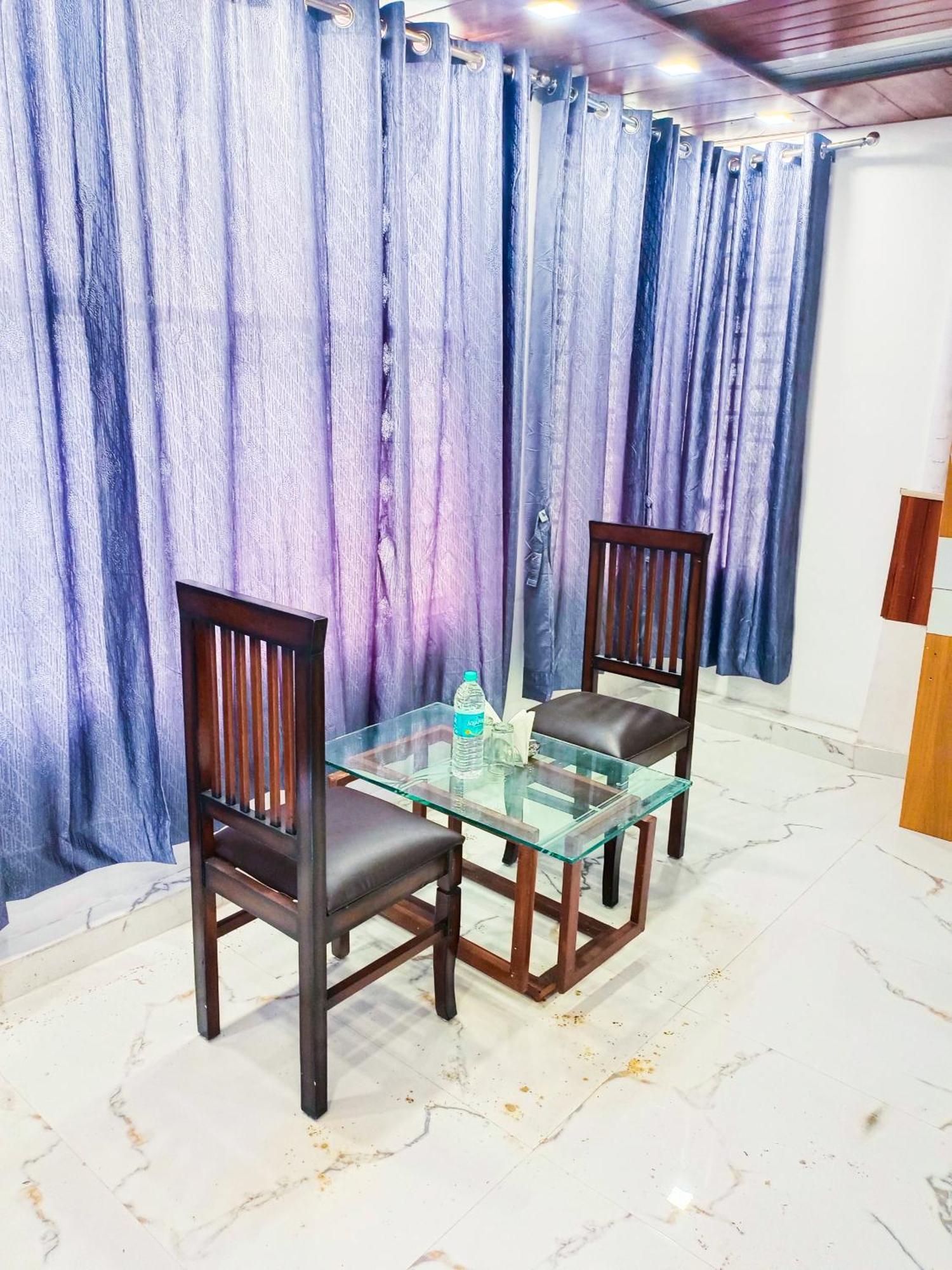 Hotel Shubhra Heights !! Near Laxman Jhulla # Near Bus Stand & Railway Station # Prime Location Tapovan 4*
