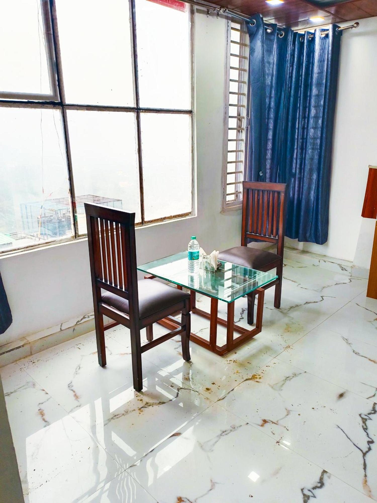 Shubhra Heights !! Near Laxman Jhulla # Near Bus Stand & Railway Station # Prime Location Tapovan 4*