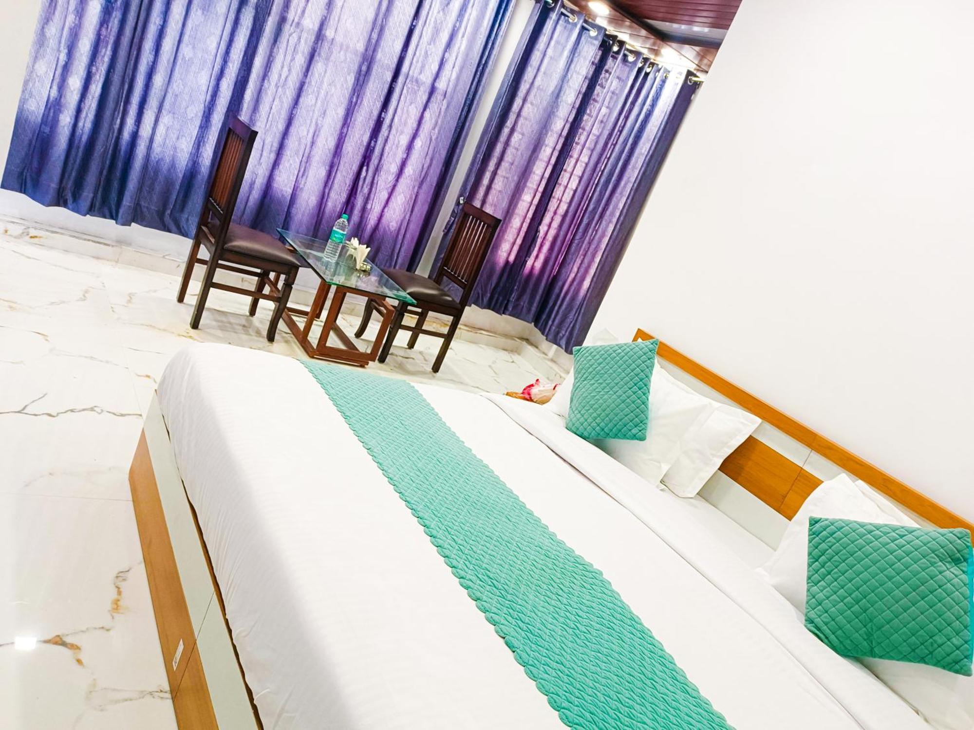 Shubhra Heights !! Near Laxman Jhulla # Near Bus Stand & Railway Station # Prime Location Tapovan Hotel