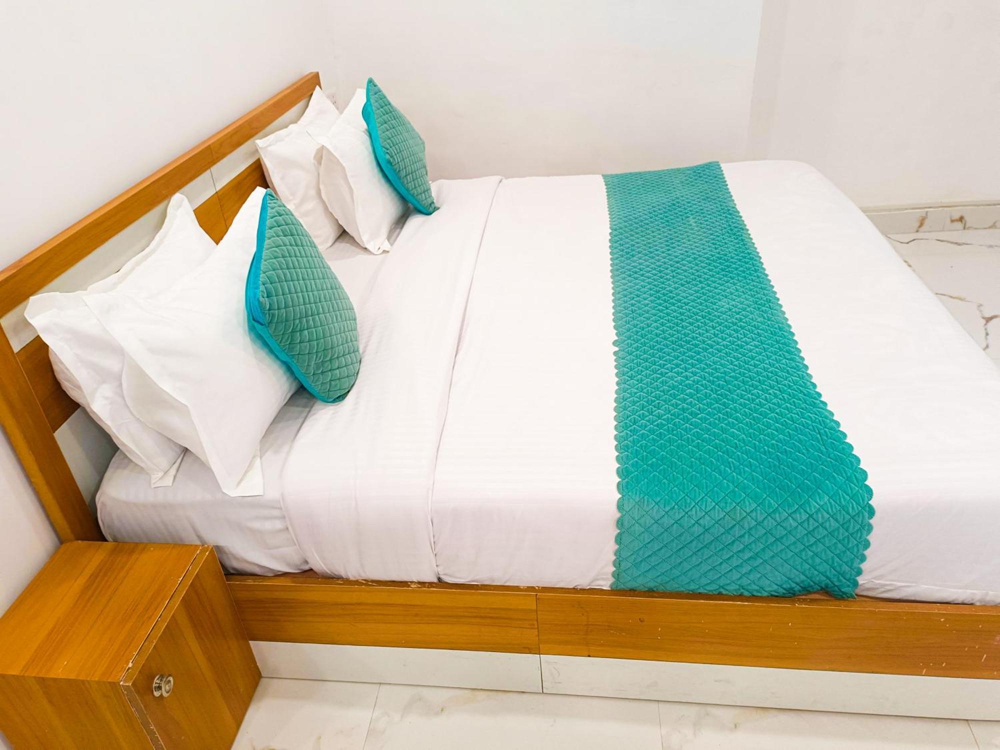 Shubhra Heights !! Near Laxman Jhulla # Near Bus Stand & Railway Station # Prime Location Tapovan Hotel 4*