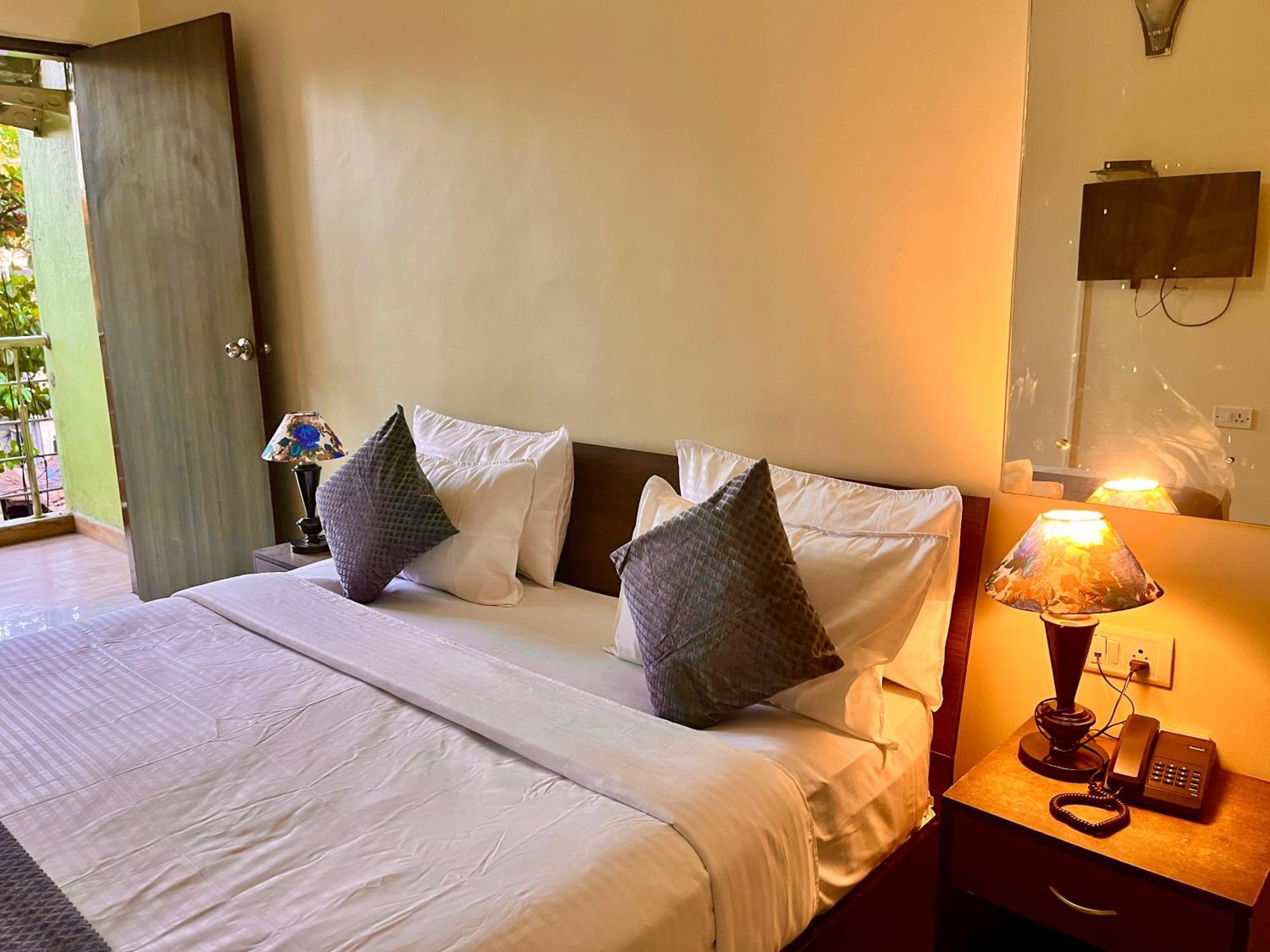 Hotel Shubhra Heights !! Near Laxman Jhulla # Near Bus Stand & Railway Station # Prime Location Tapovan Rishikesh