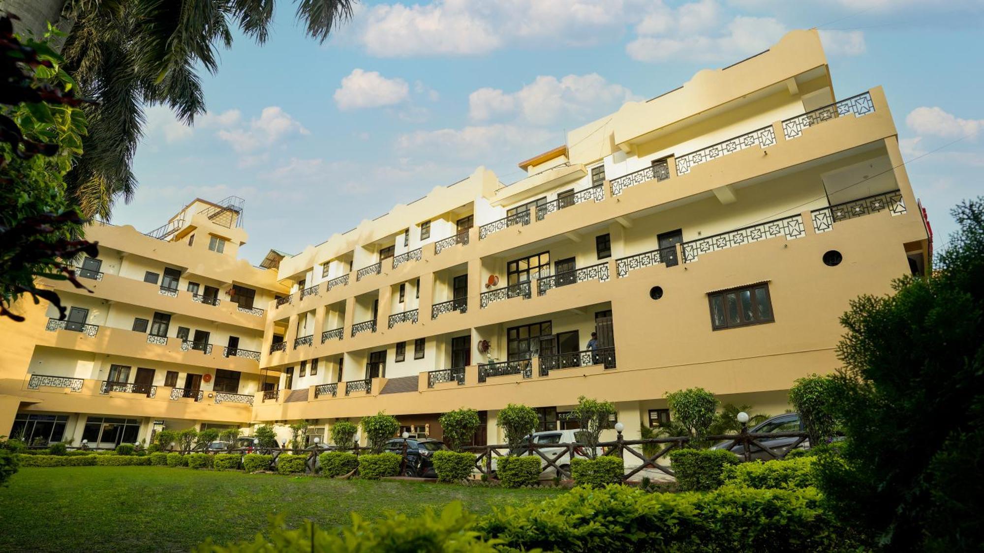 Neeraj Bhawan- Triveni Ghat Hotel 3*