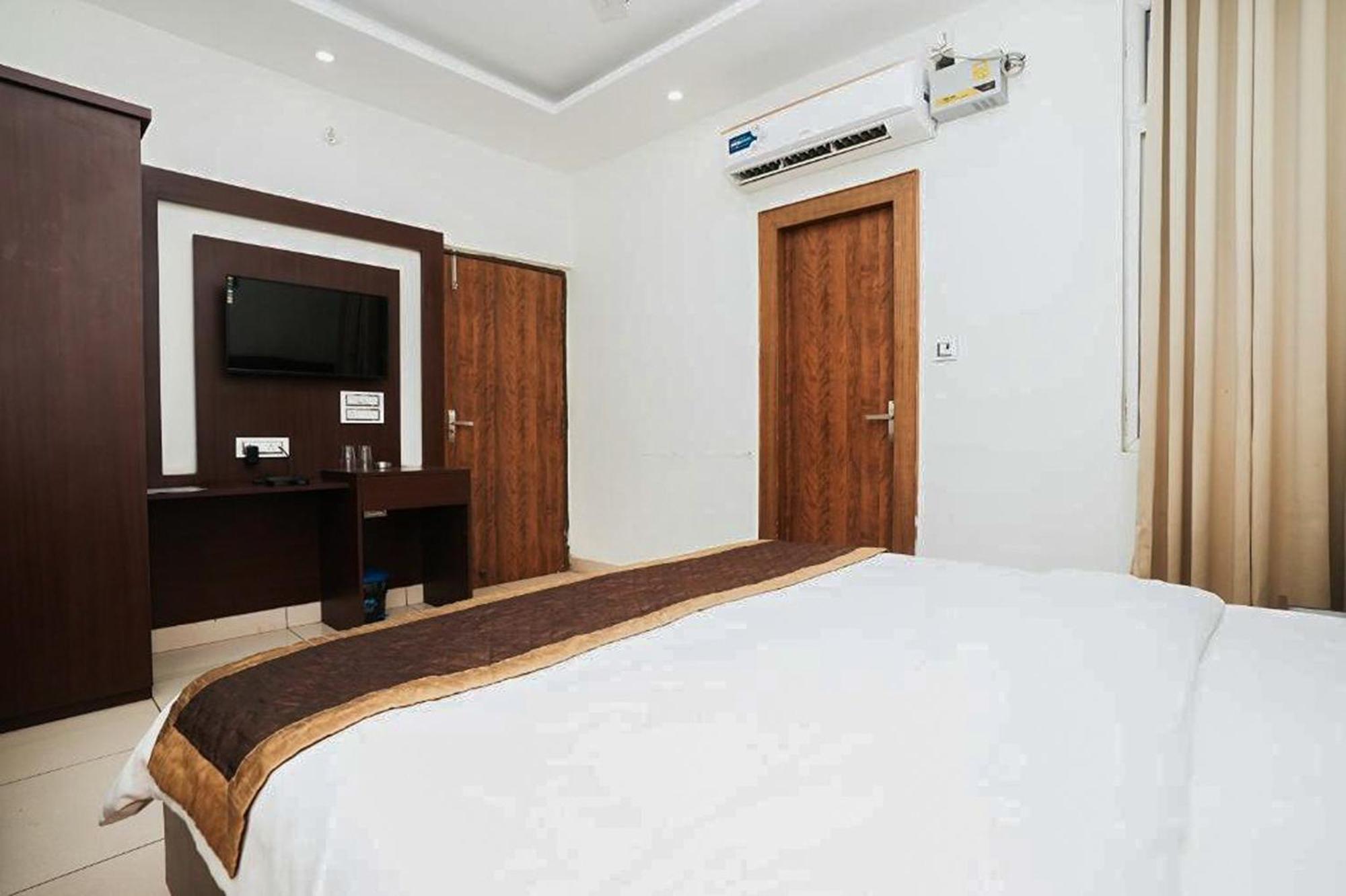 Hotel The 7 Seas 3*