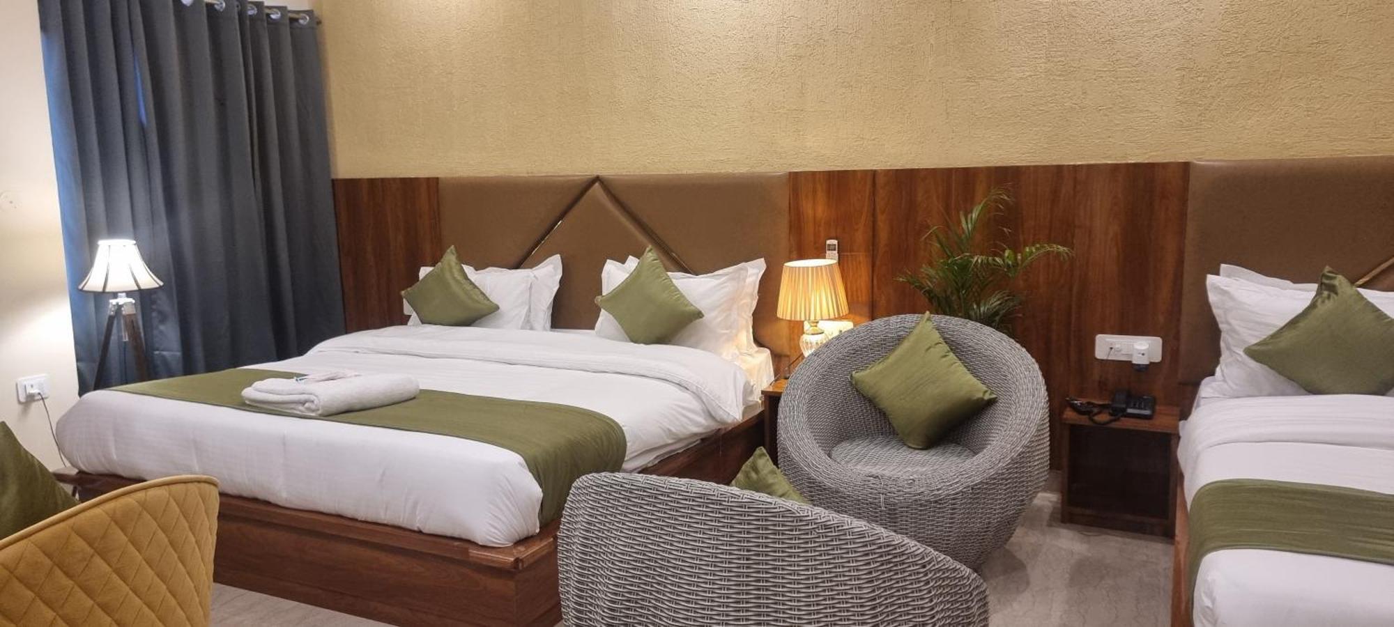 Traveller's Paradise-mountain View By Around Hotel 3*
