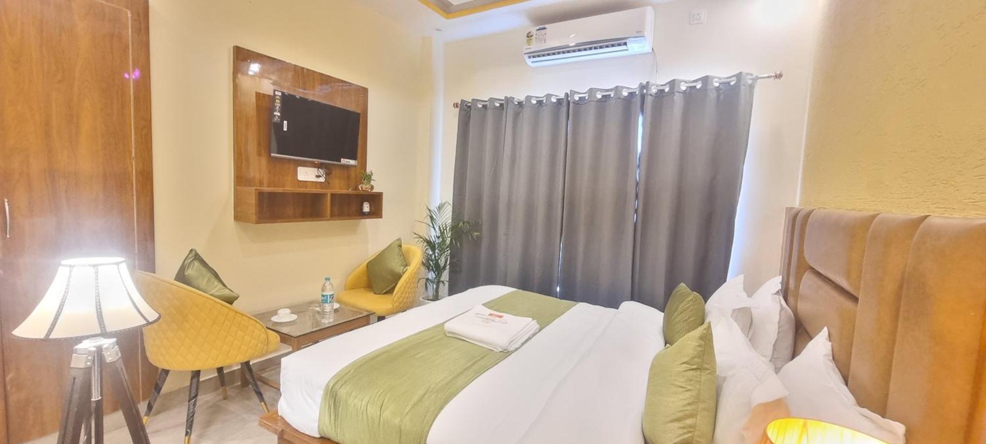 Traveller's Paradise-mountain View By Around Hotel 3*