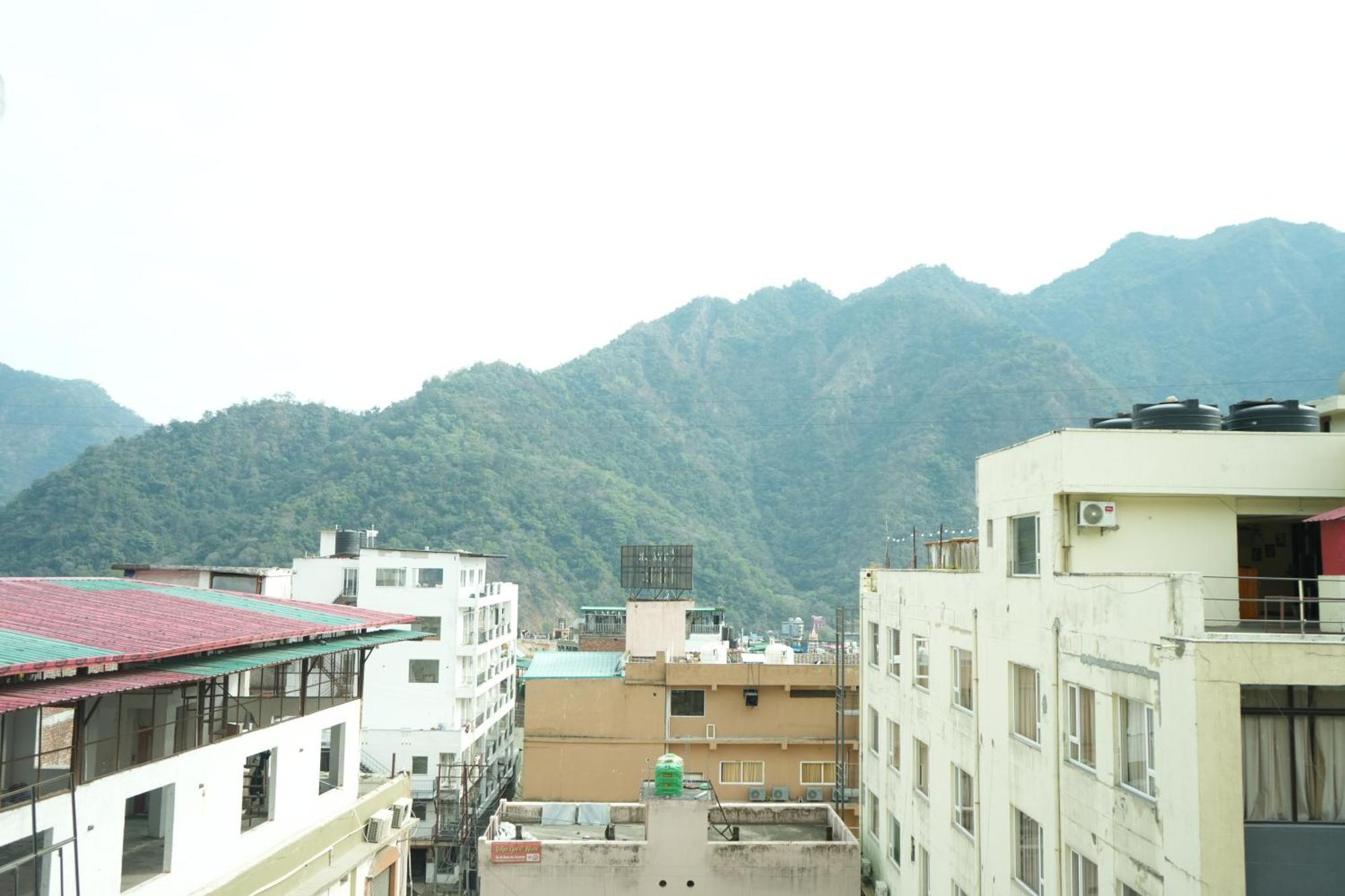 Hotel Traveller's Paradise-mountain View By Around