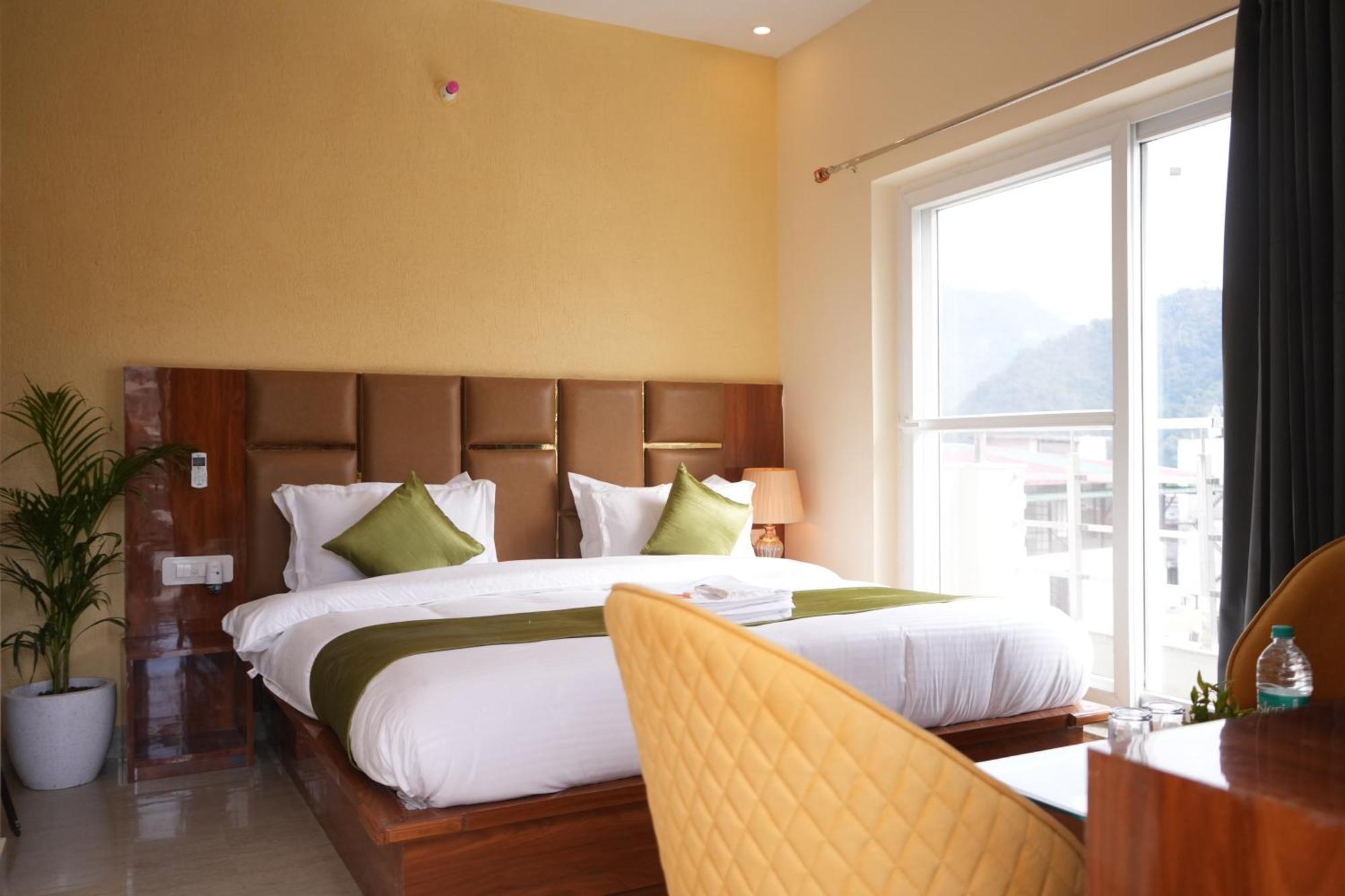 Traveller's Paradise-mountain View By Around Hotel