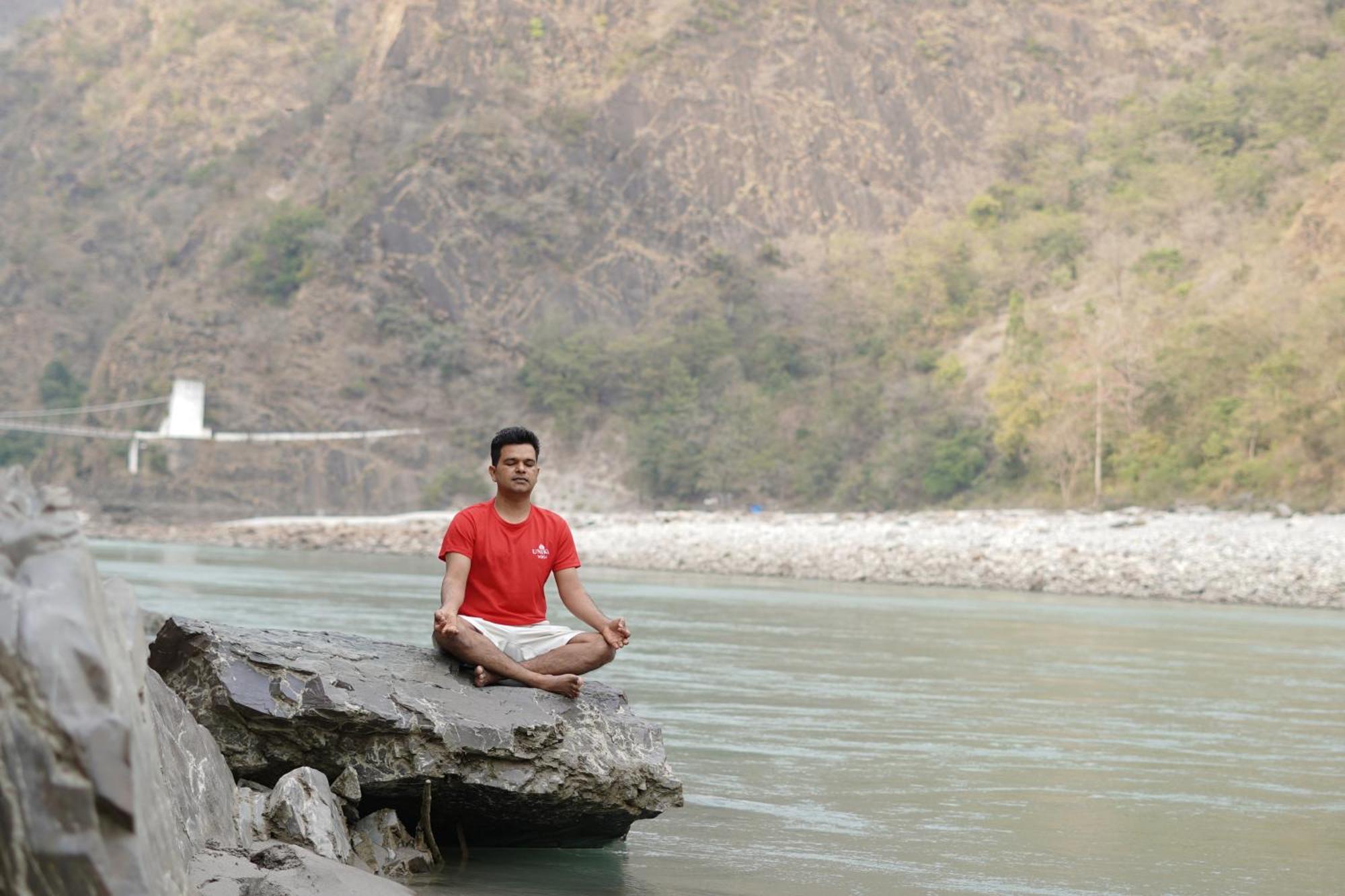 Raga On The Ganges, Hotel