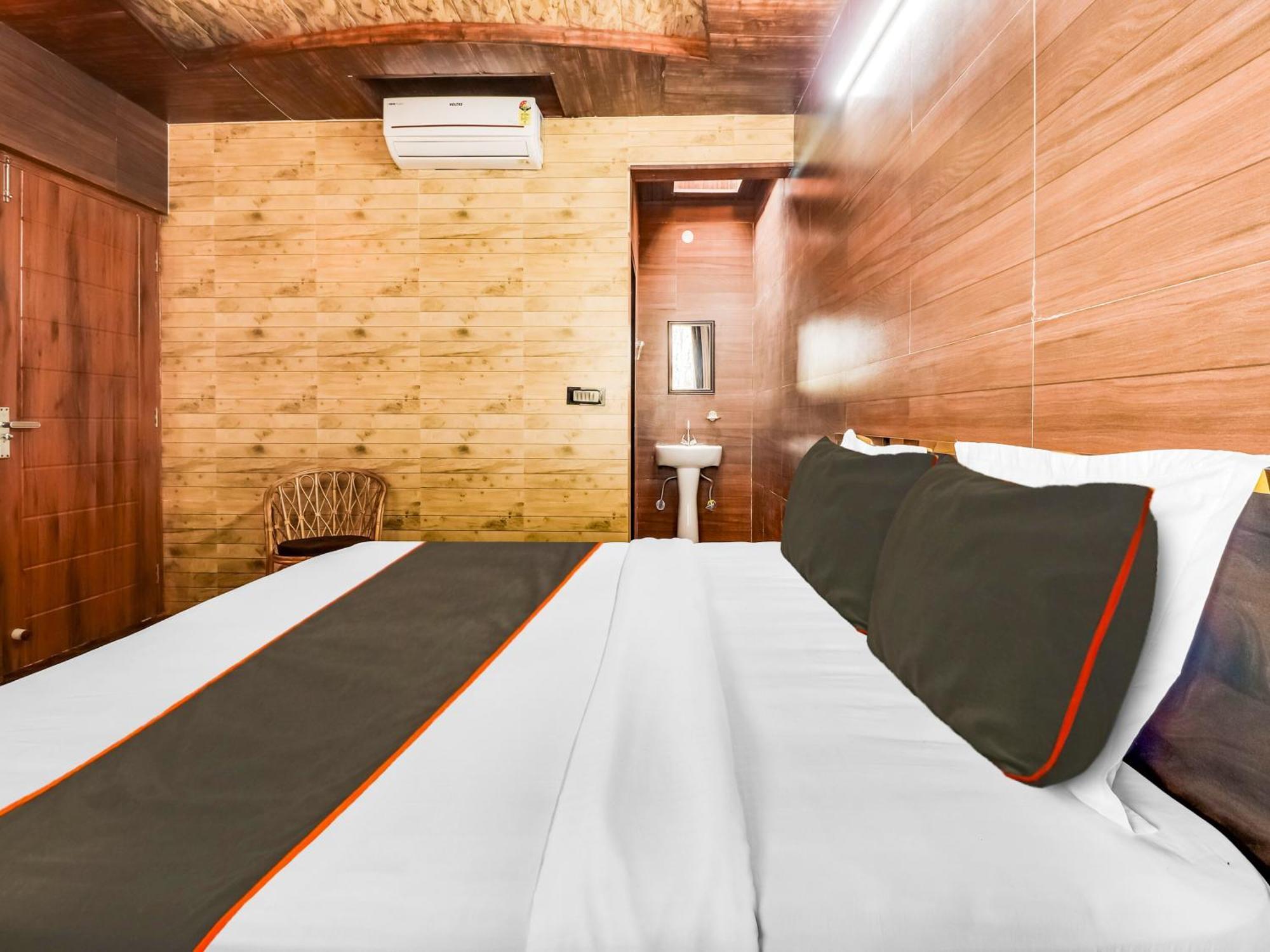 Hotel Collection O Shree 3*
