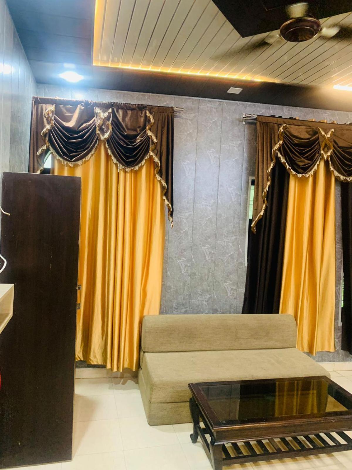 Hotel Royal Respite - Luxury Comfort ! Travellers Delight ! Budget Friendly ! Prime Location ! Guest Favourite