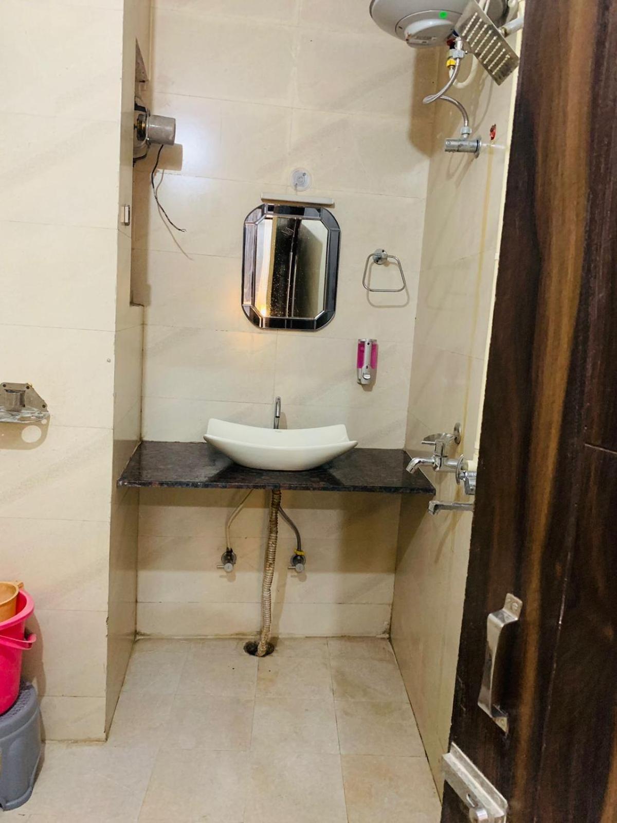 Royal Respite - Luxury Comfort ! Travellers Delight ! Budget Friendly ! Prime Location ! Guest Favourite 4* Rishikesh