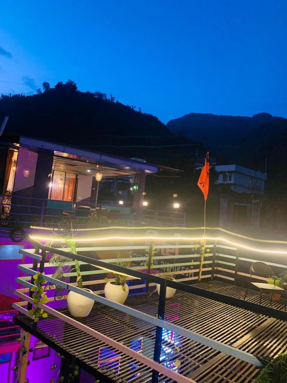 Hotel Royal Respite - Luxury Comfort ! Travellers Delight ! Budget Friendly ! Prime Location ! Guest Favourite