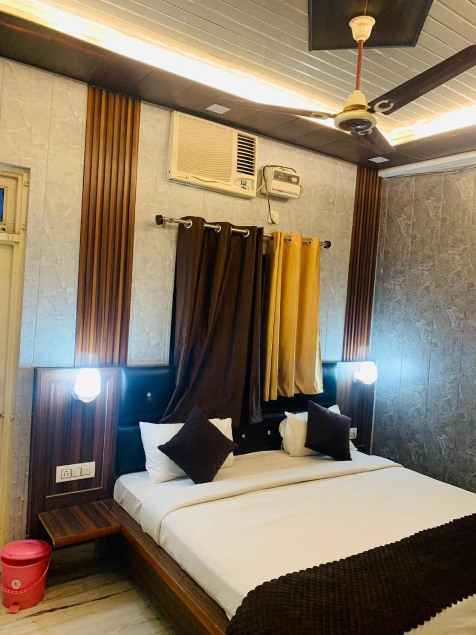 Royal Respite - Luxury Comfort ! Travellers Delight ! Budget Friendly ! Prime Location ! Guest Favourite Hotel 4*