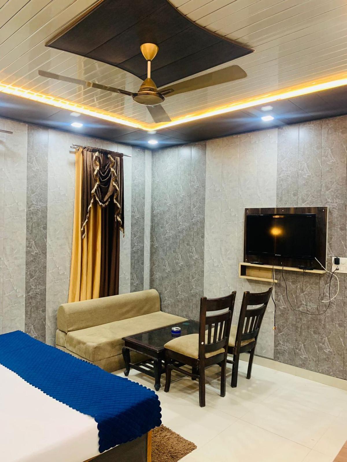 Royal Respite - Luxury Comfort ! Travellers Delight ! Budget Friendly ! Prime Location ! Guest Favourite Hotel Rishikesh