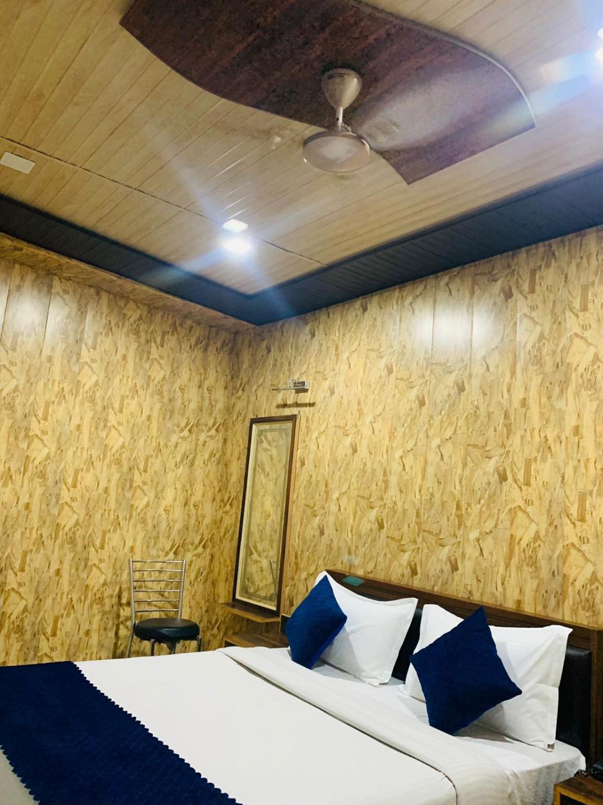 Royal Respite - Luxury Comfort ! Travellers Delight ! Budget Friendly ! Prime Location ! Guest Favourite 4* Rishikesh