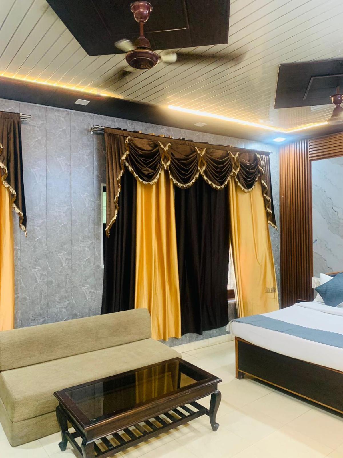 Royal Respite - Luxury Comfort ! Travellers Delight ! Budget Friendly ! Prime Location ! Guest Favourite