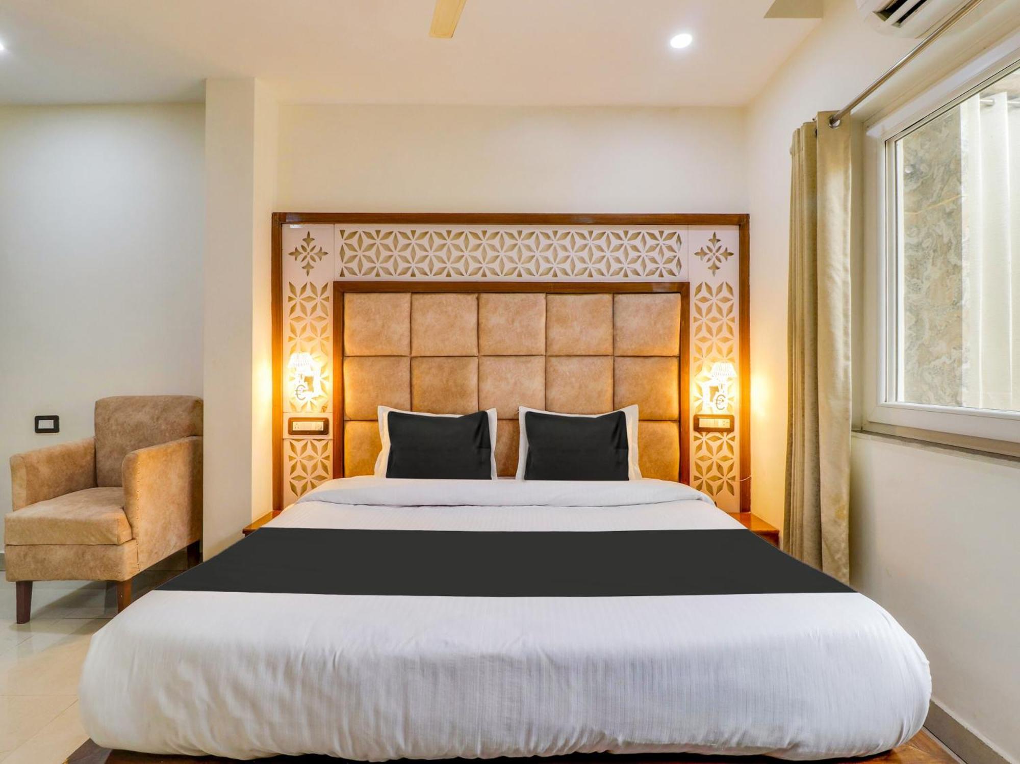 Townhouse Club & Rooftop-cafe Hotel 4*