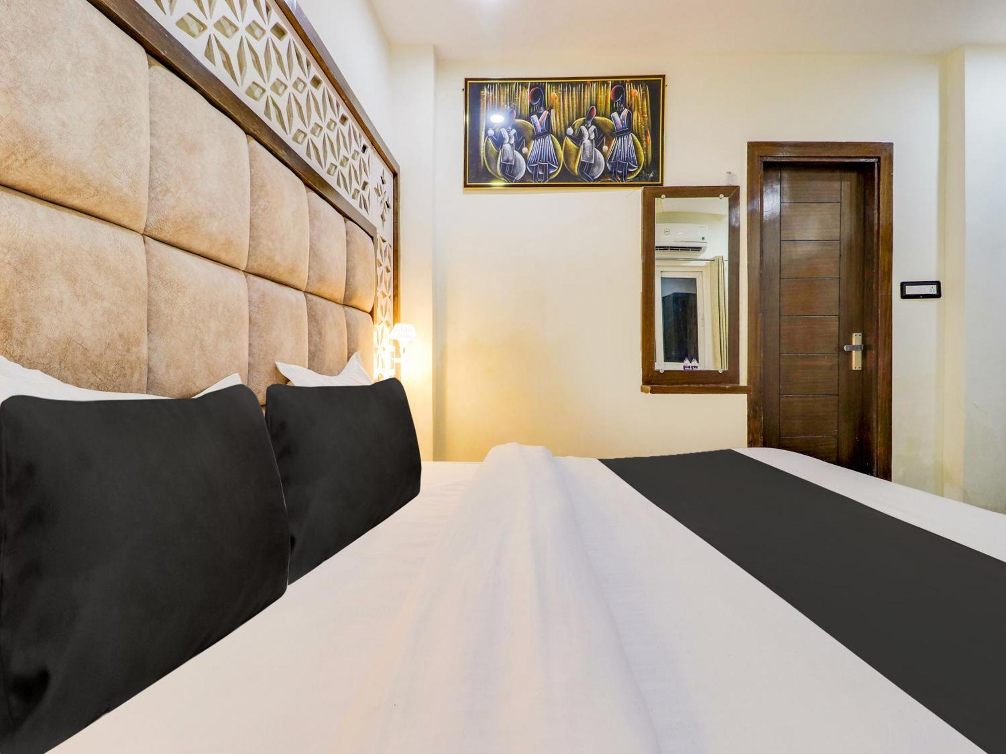 Townhouse Club & Rooftop-cafe 4*